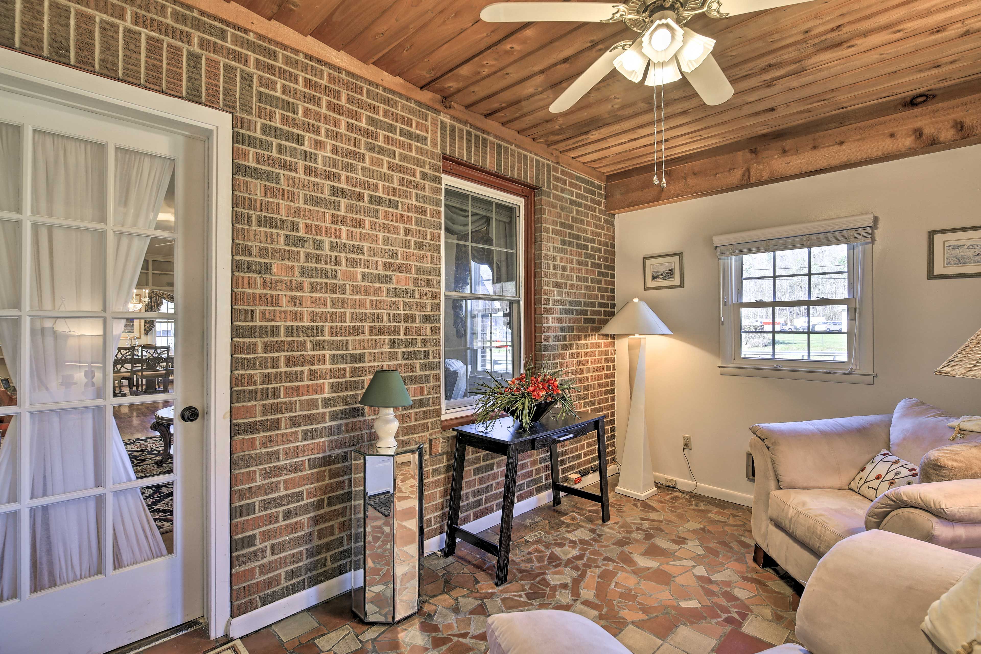 Additional Living Room