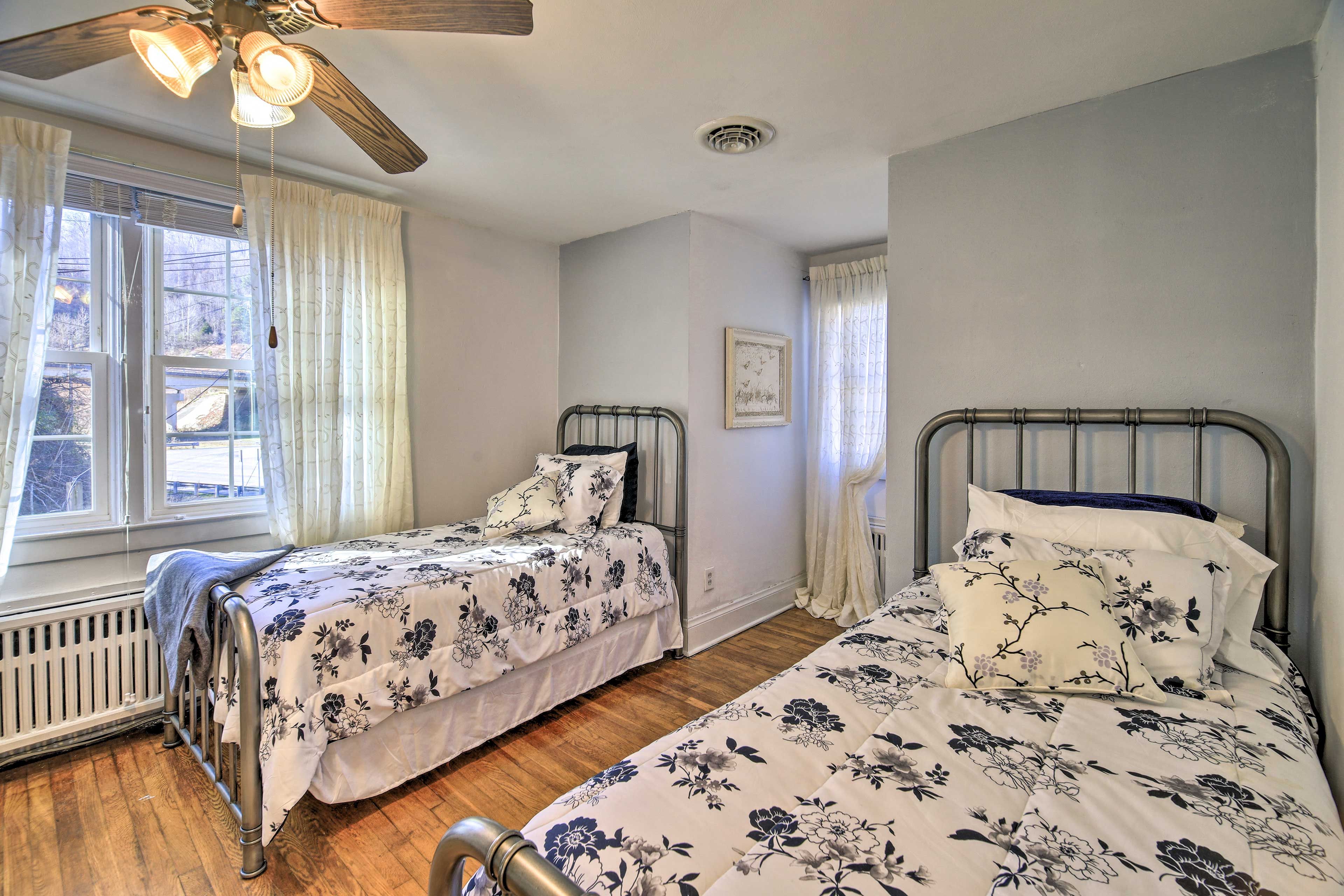 Bedroom 3 | 2 Twin Beds w/ Twin Trundle Beds | 2nd Floor