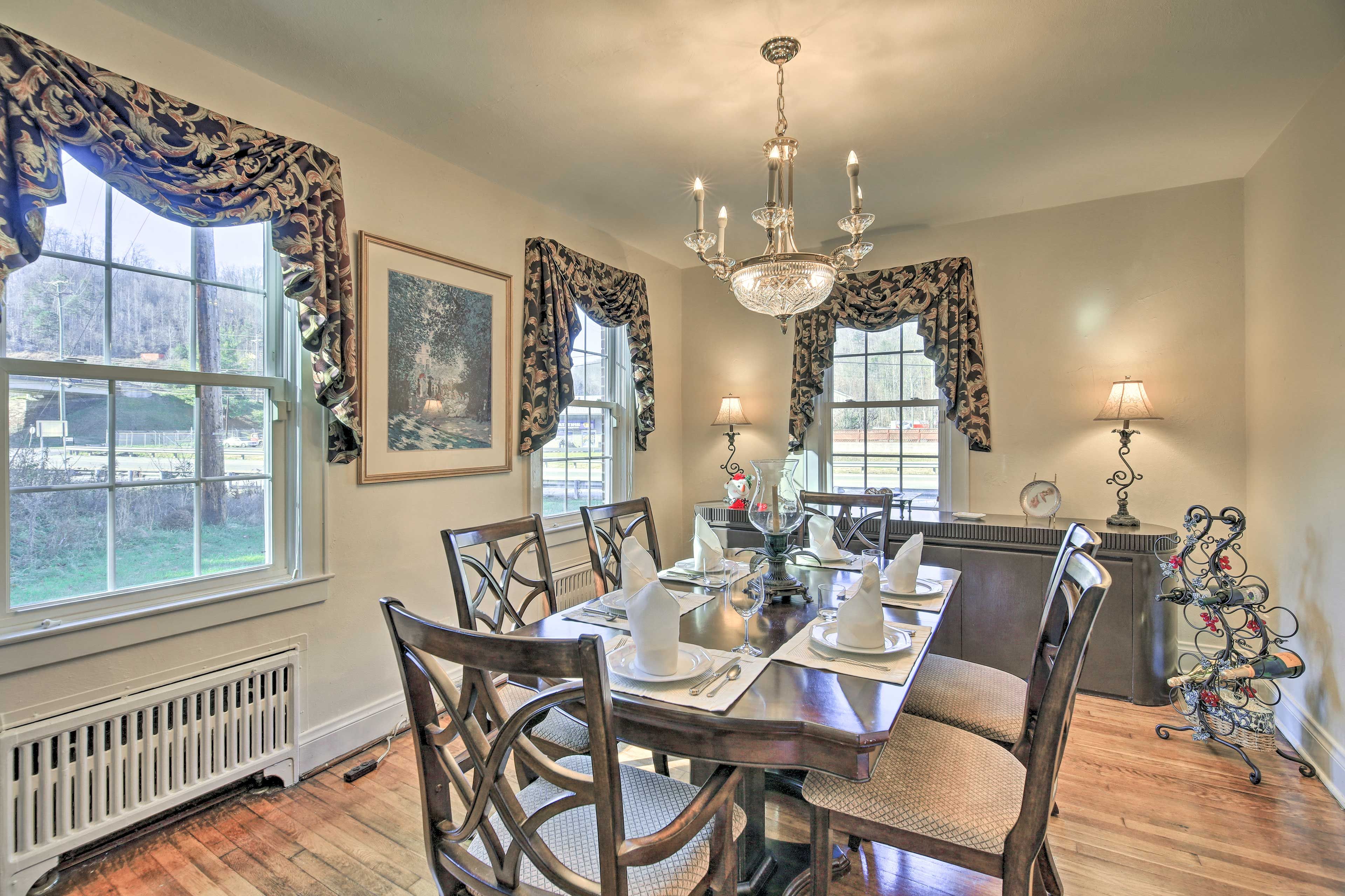 Dining Room | 6-Person Table