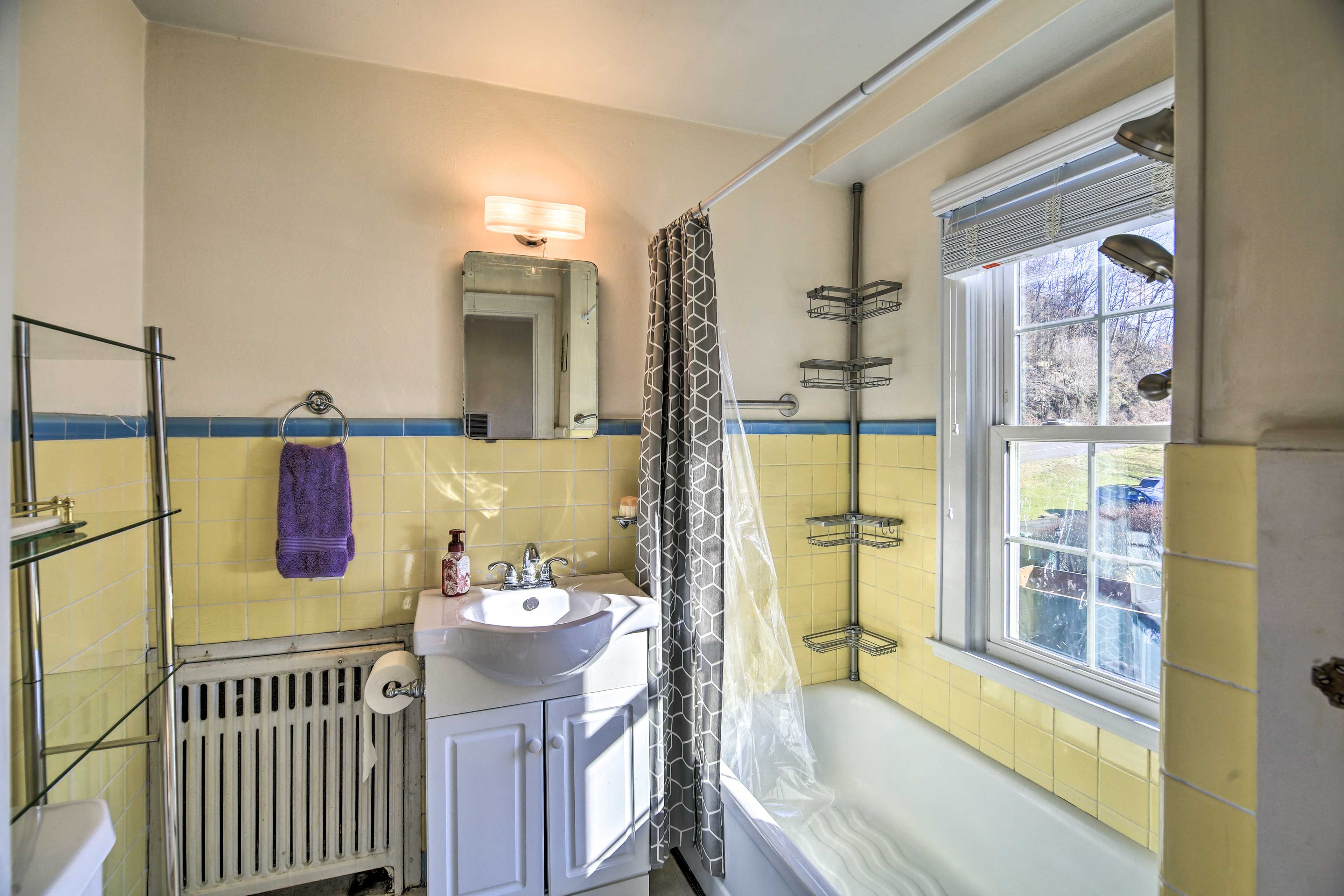 Full Bathroom | 2nd Floor