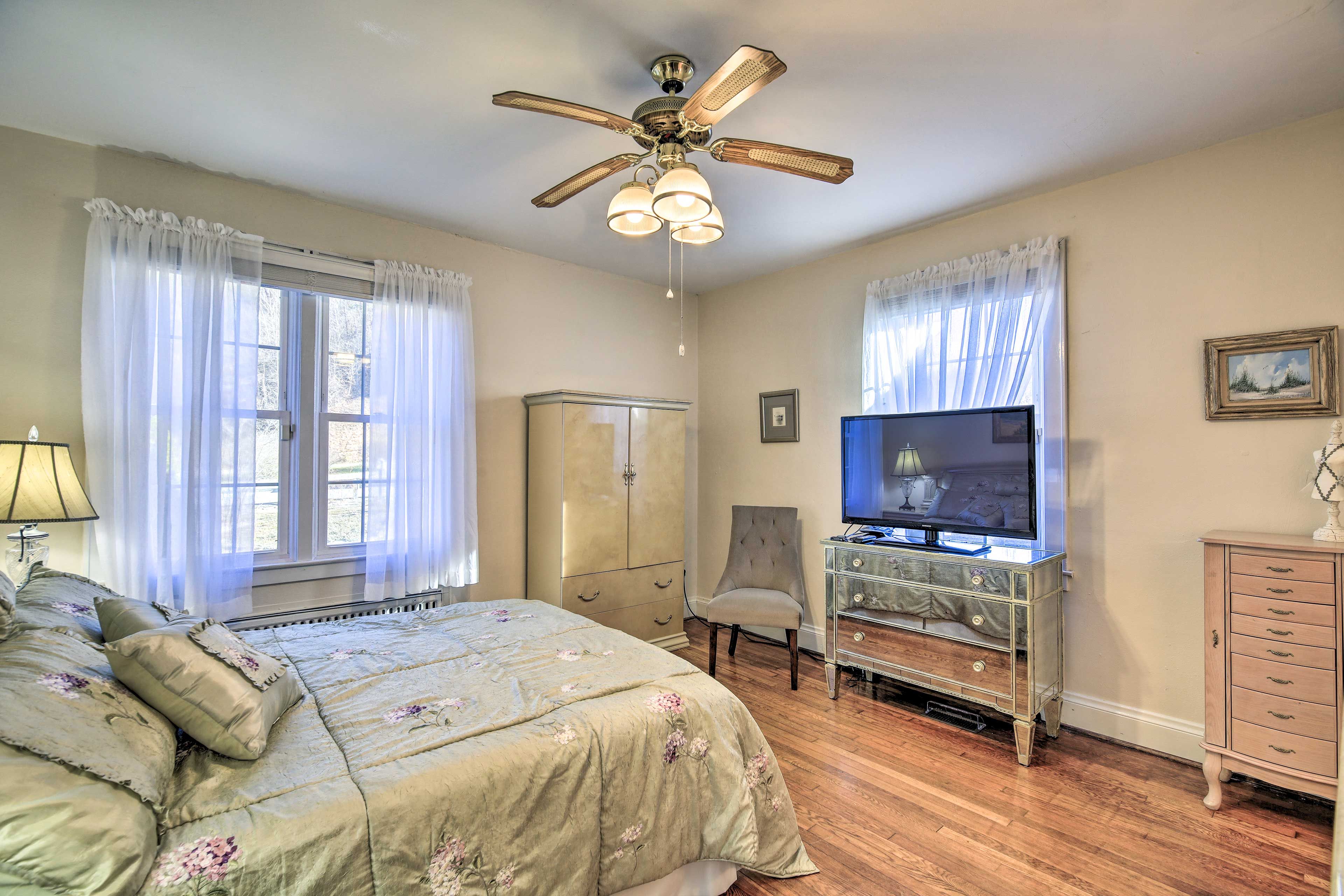 Bedroom 2 | Smart TV