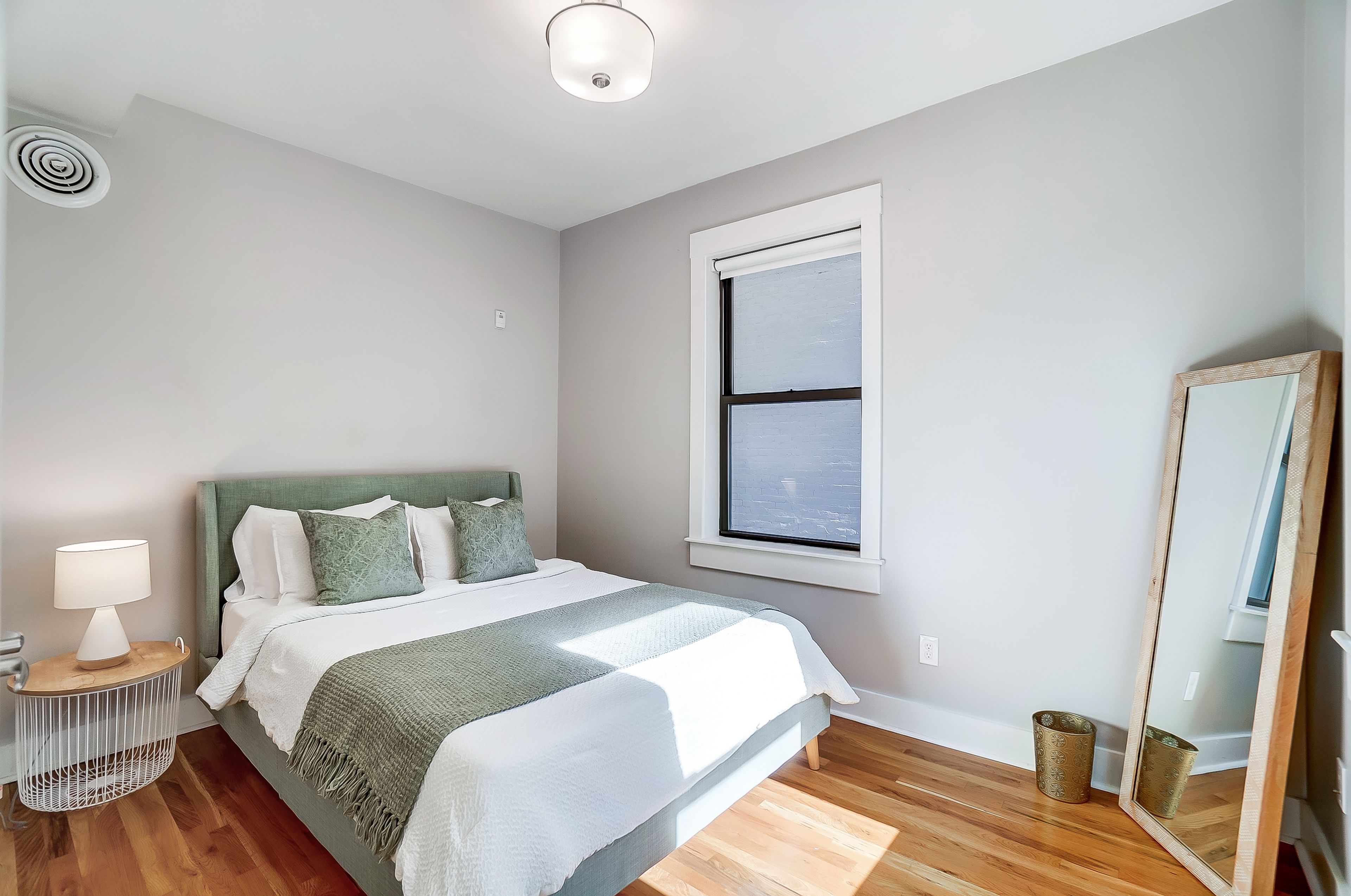 Bedroom 2 | Queen Bed