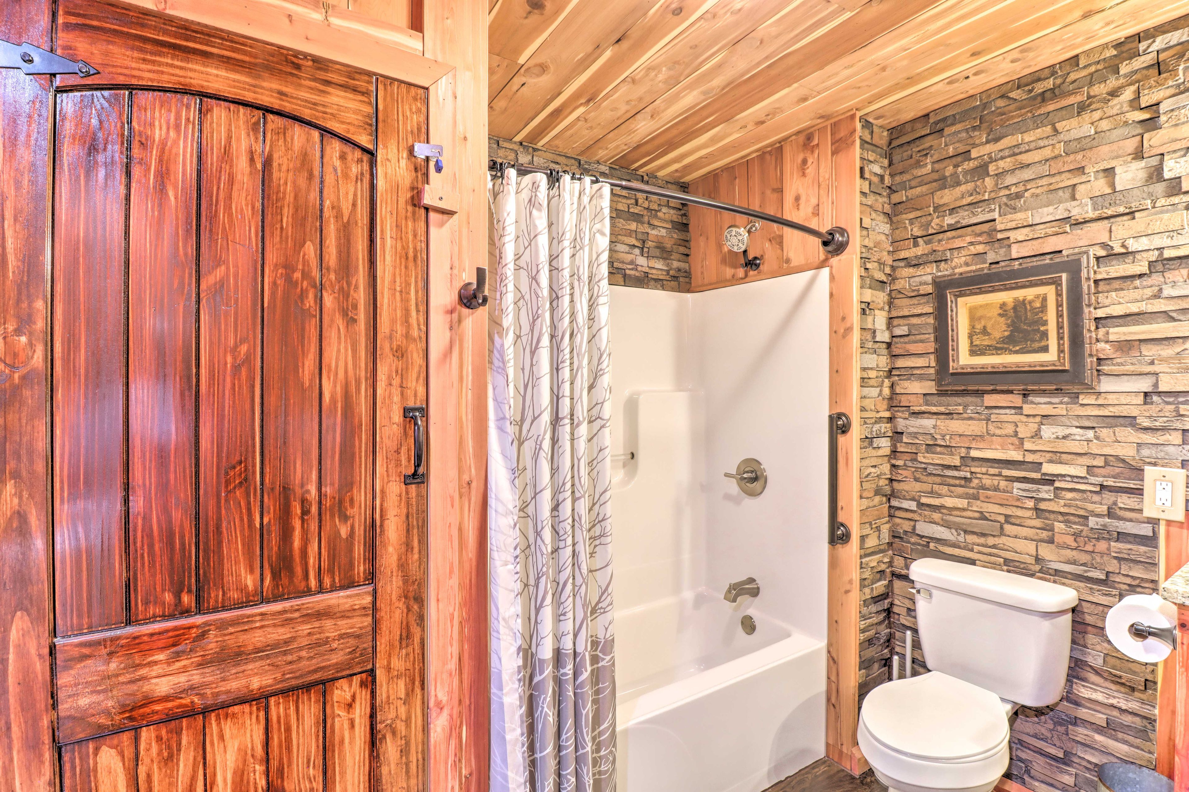 Full Bathroom | Complimentary Toiletries | Hair Dryer