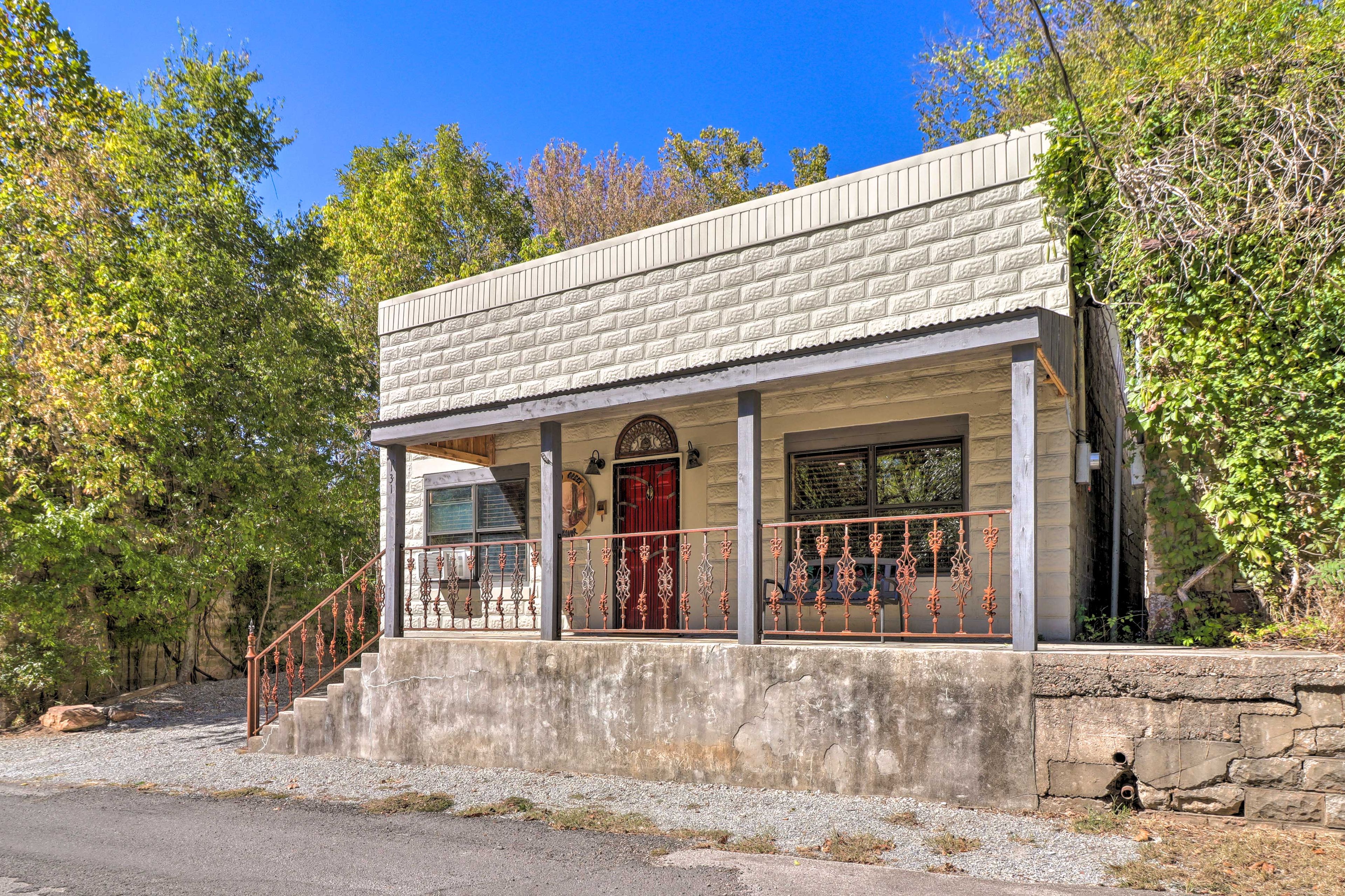 Walkable to Ghost Town Attractions | Restaurants | Shops
