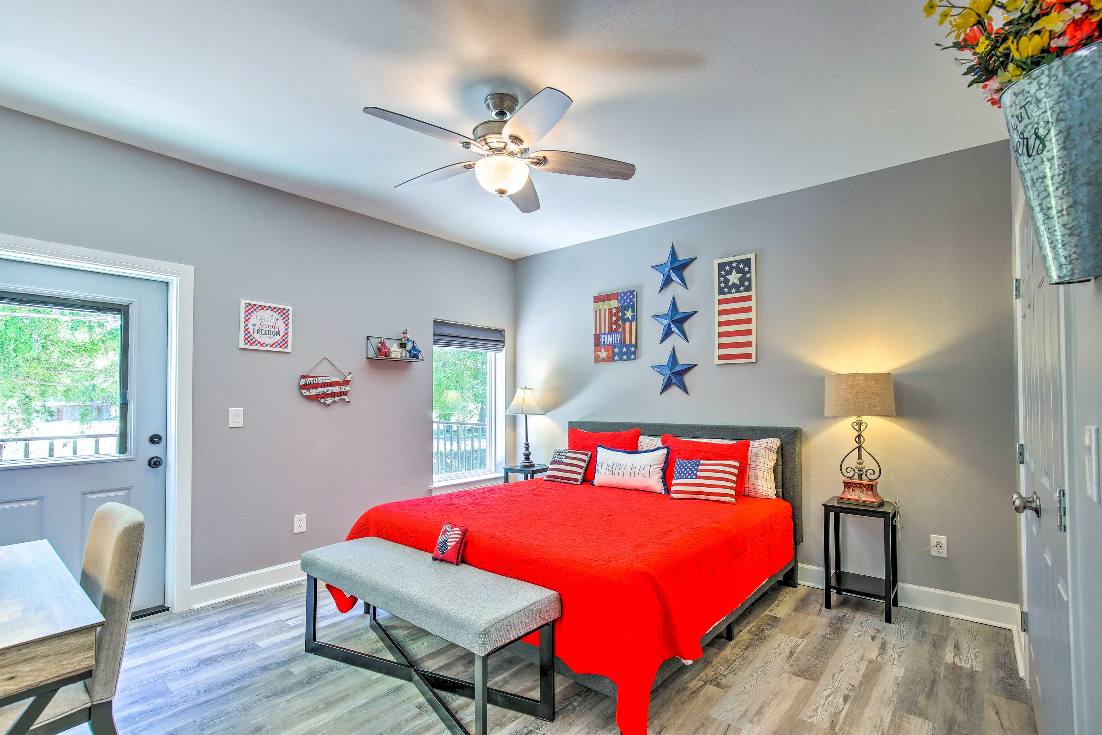 Bedroom 1 | King Bed | Main Level | En-Suite Bathroom