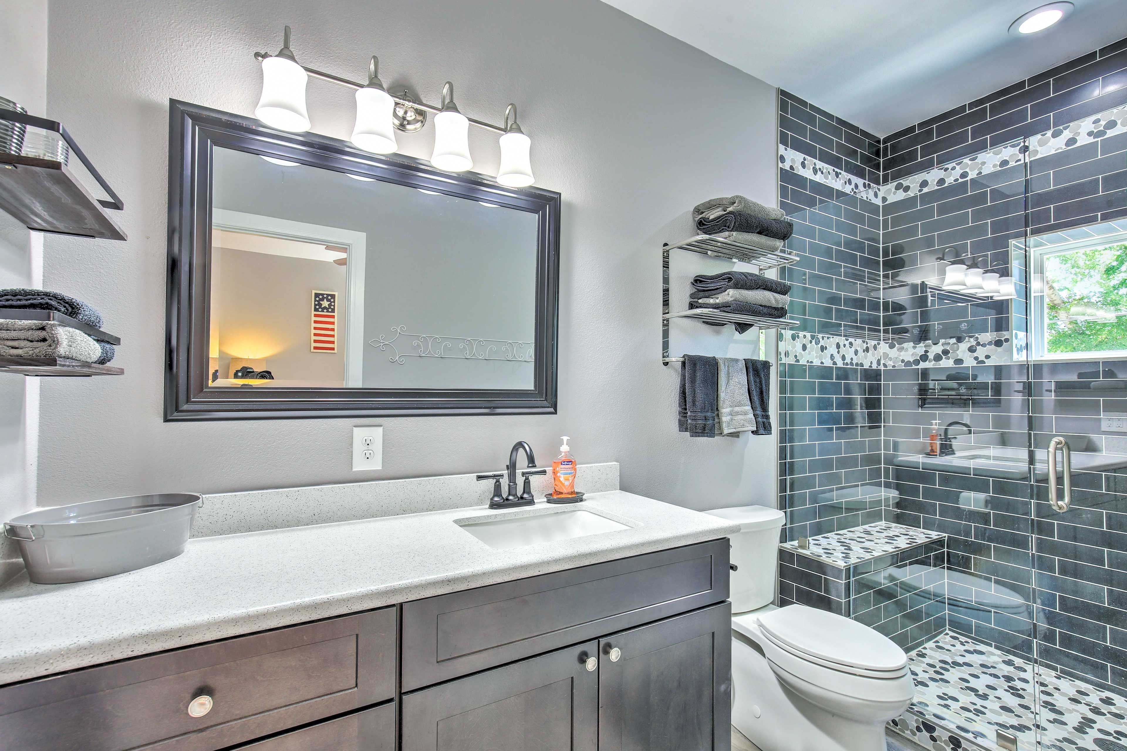 En-Suite Bathroom | Complimentary Toiletries | Towels Provided