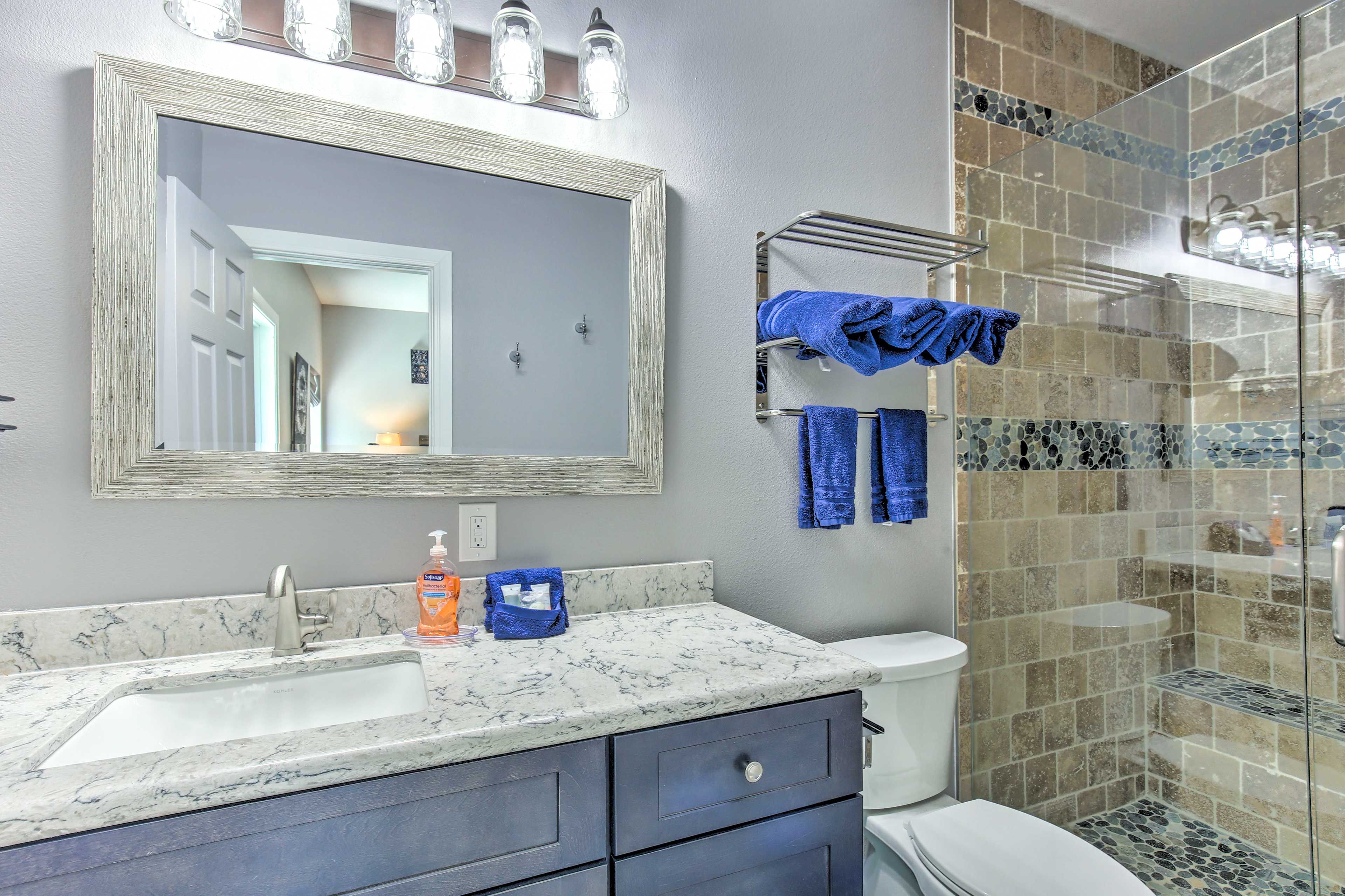 En-Suite Bathroom | Complimentary Toiletries | Towels Provided