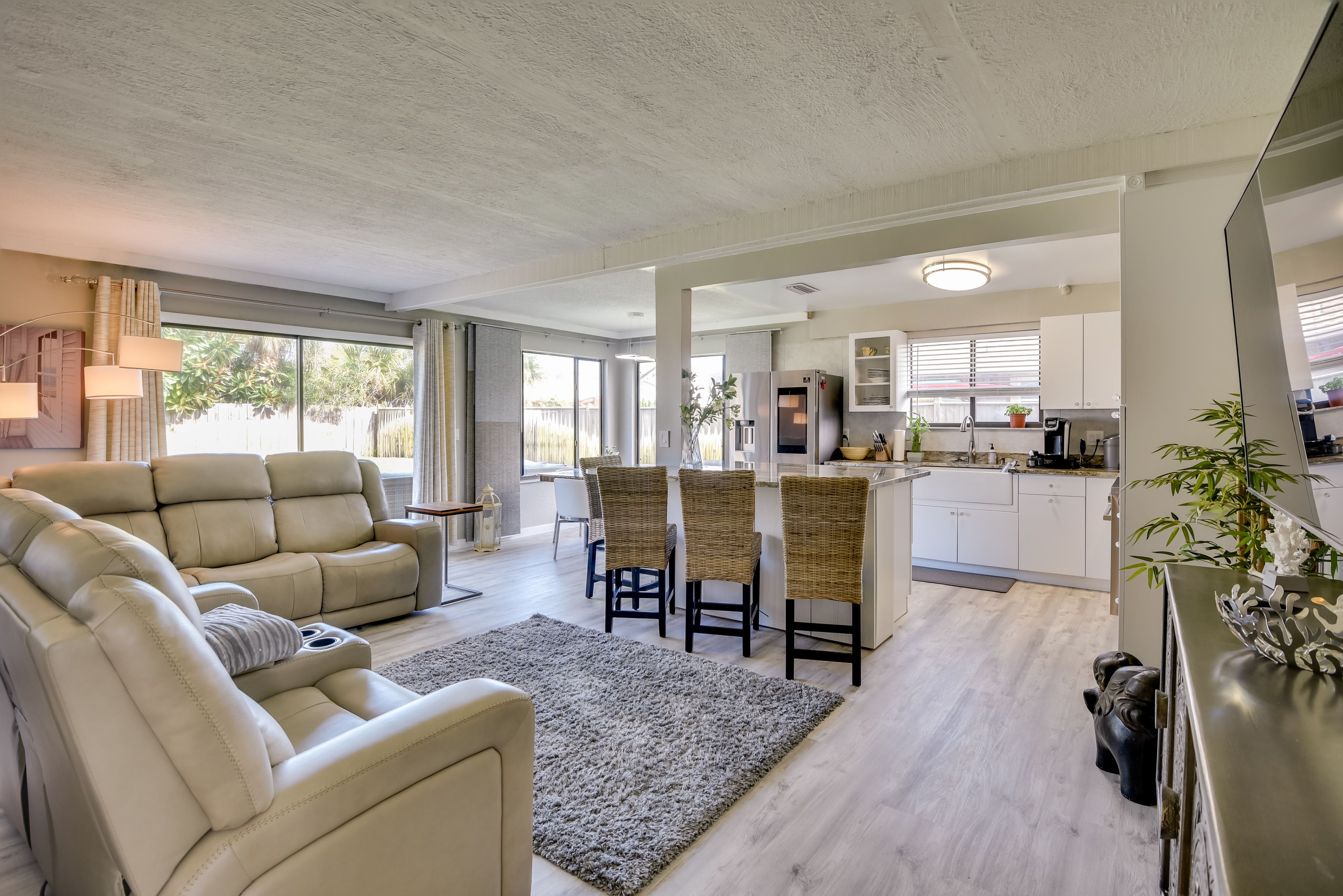 Living Room | Free WiFi | Central A/C