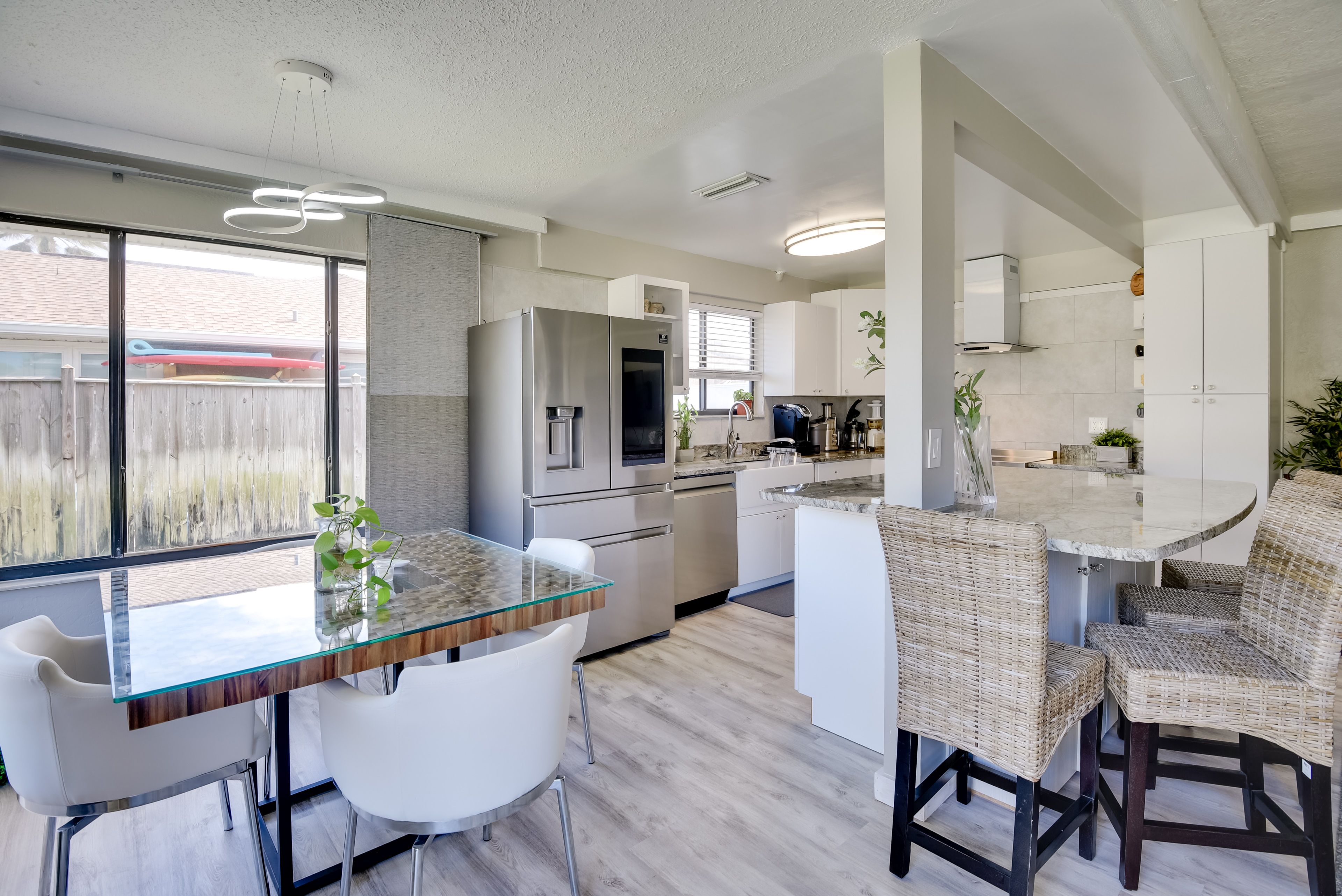 Dining Area | Dishware/Flatware Provided