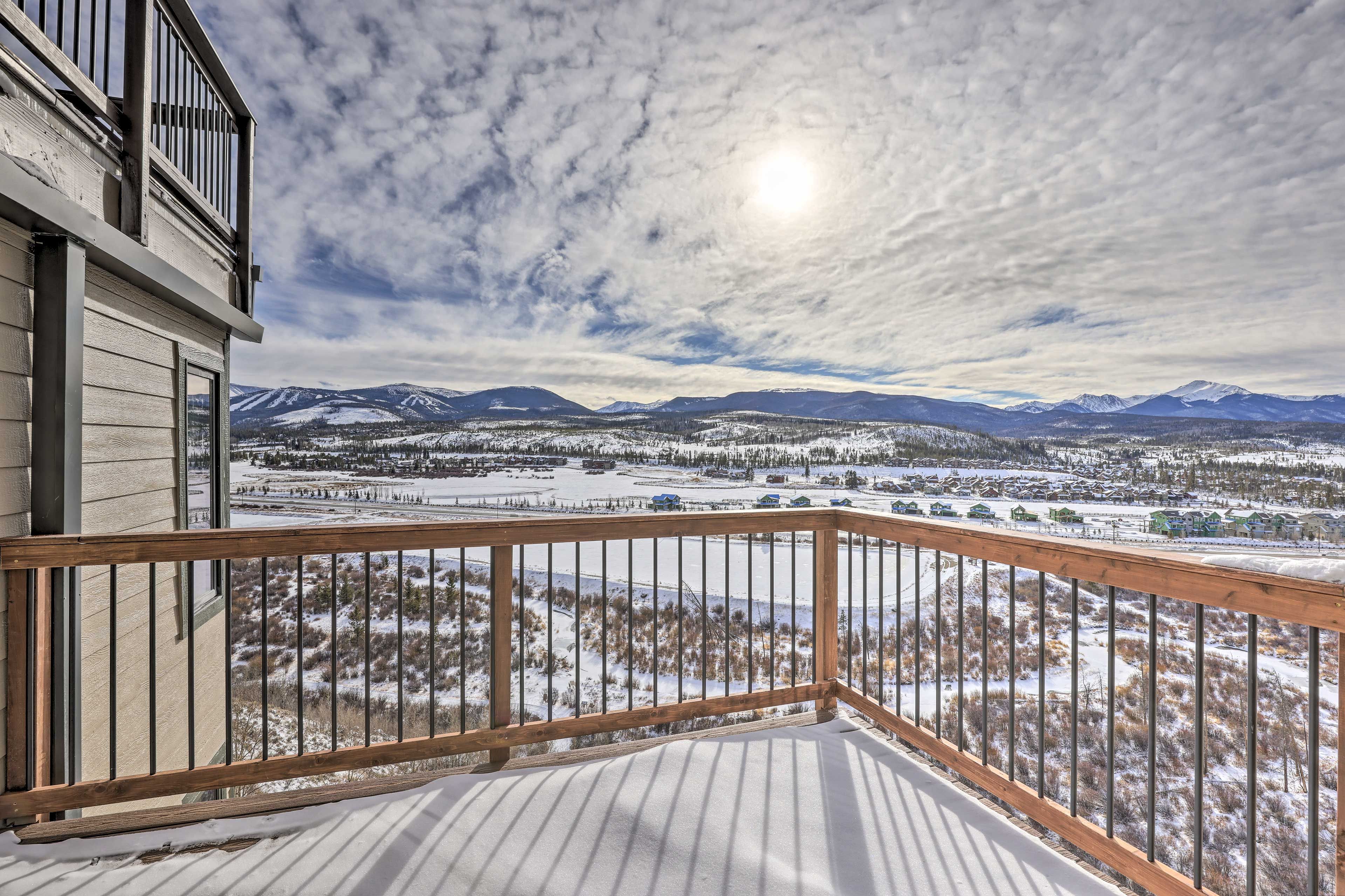 Balcony w/ Mountain Views