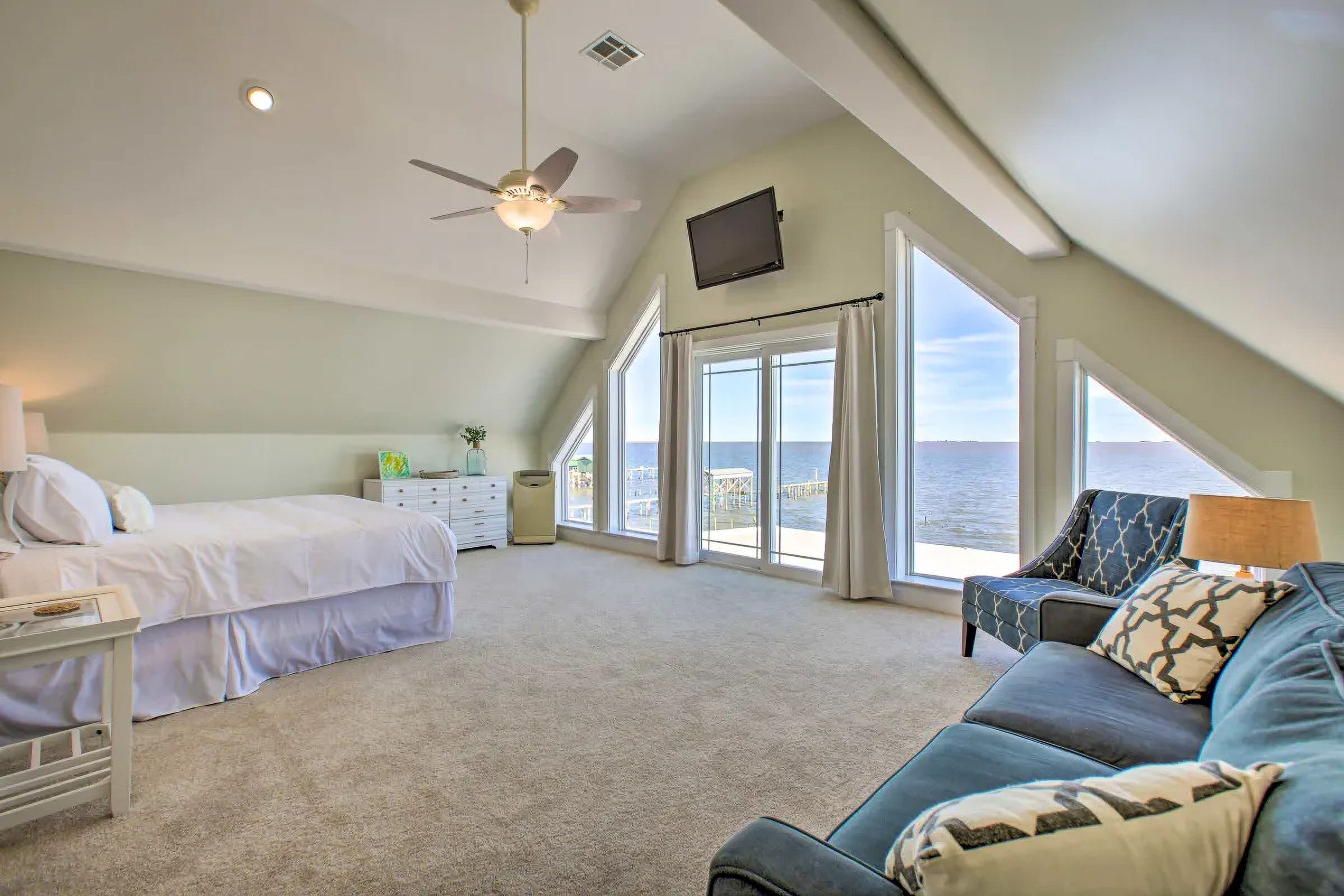 Bedroom 1 | 2nd Floor | King Bed