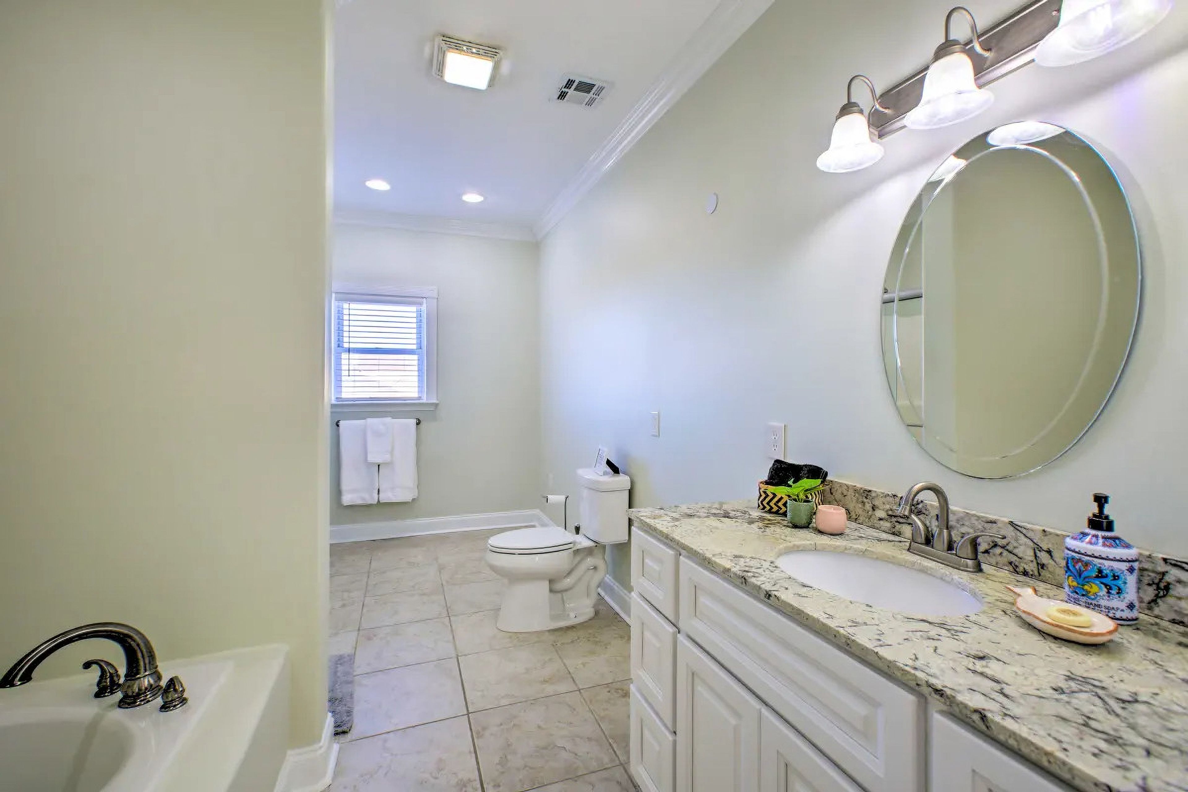 Bathroom | 2nd Floor