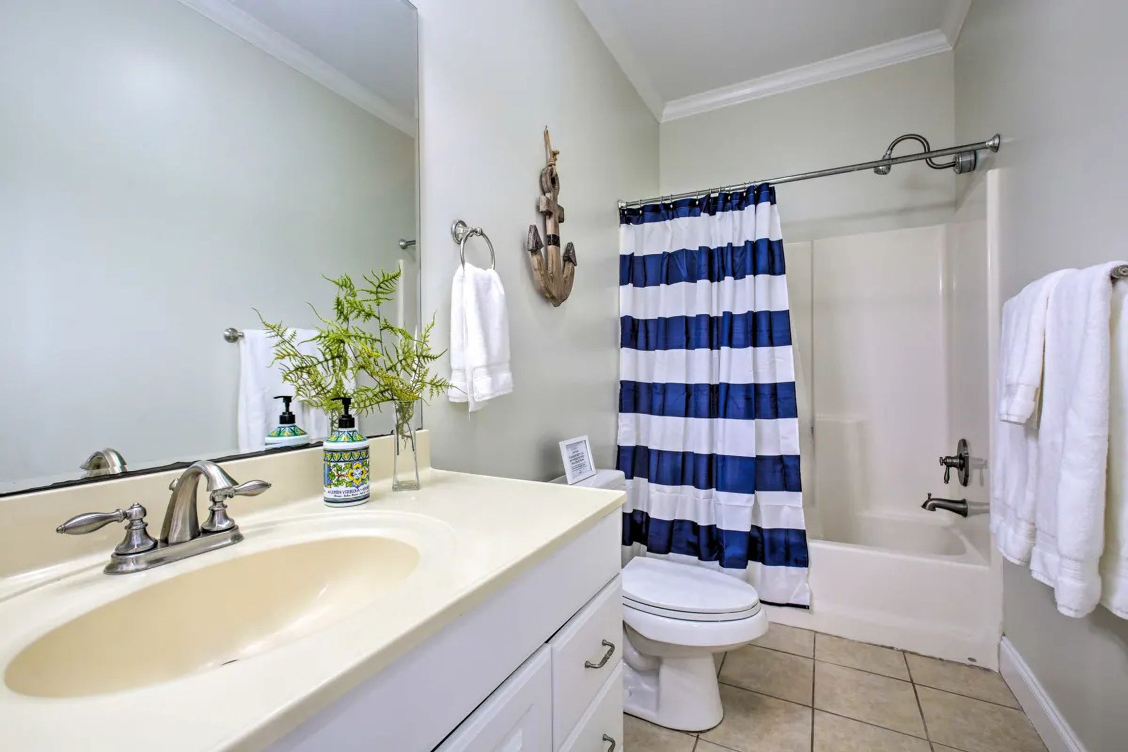 Bathroom | 1st Floor