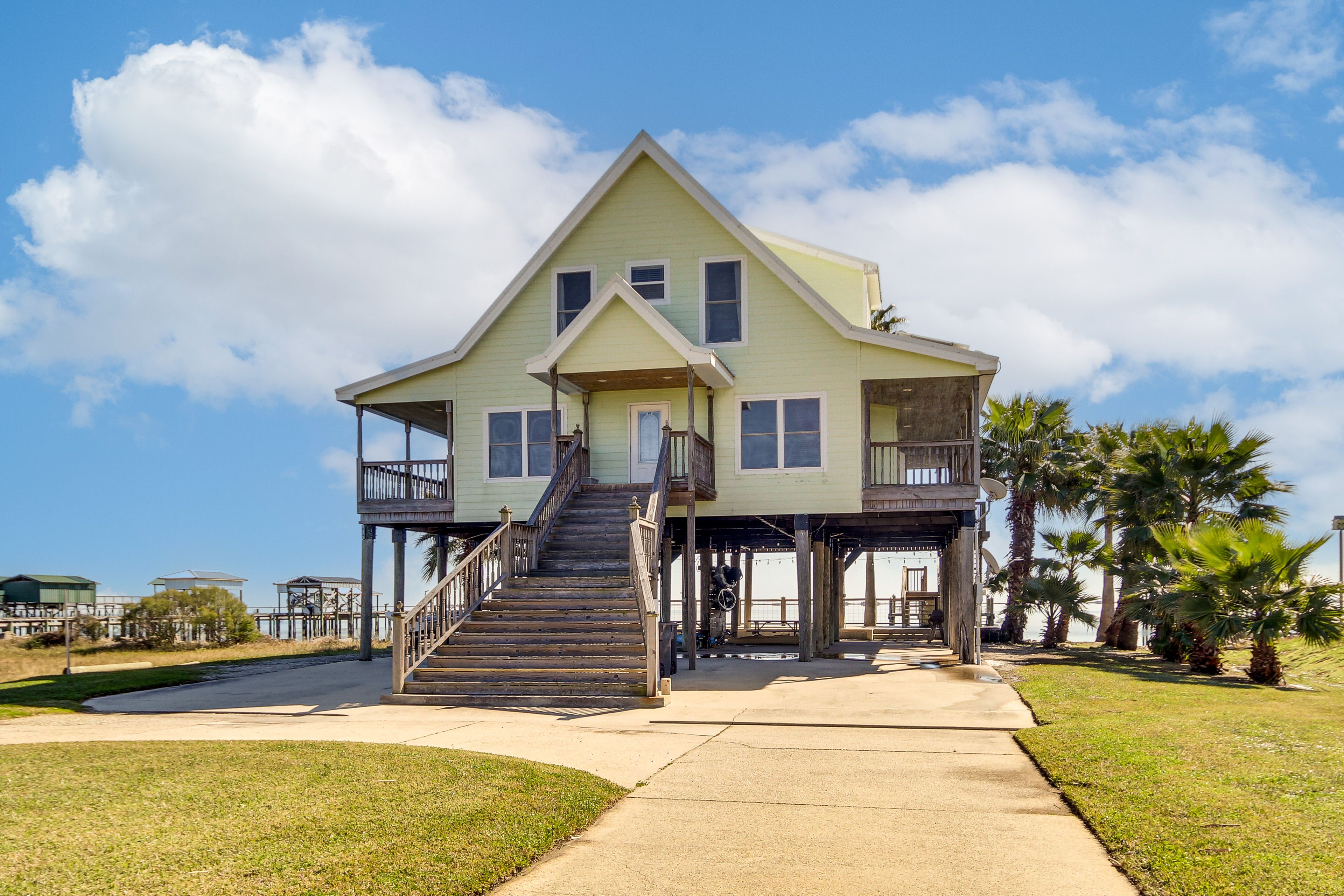 Exterior | 2-Story House
