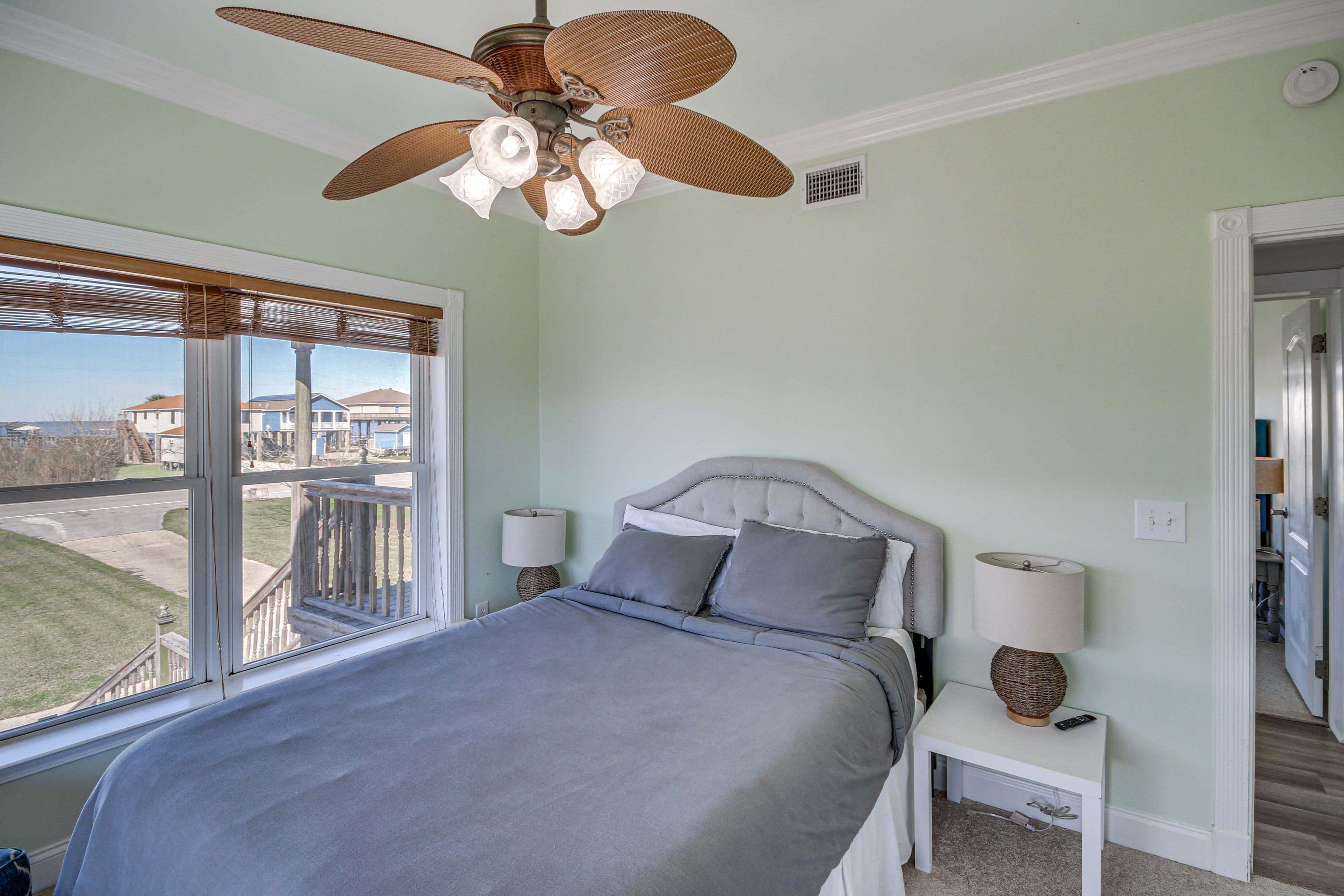 Bedroom 5 | 1st Floor | Queen Bed