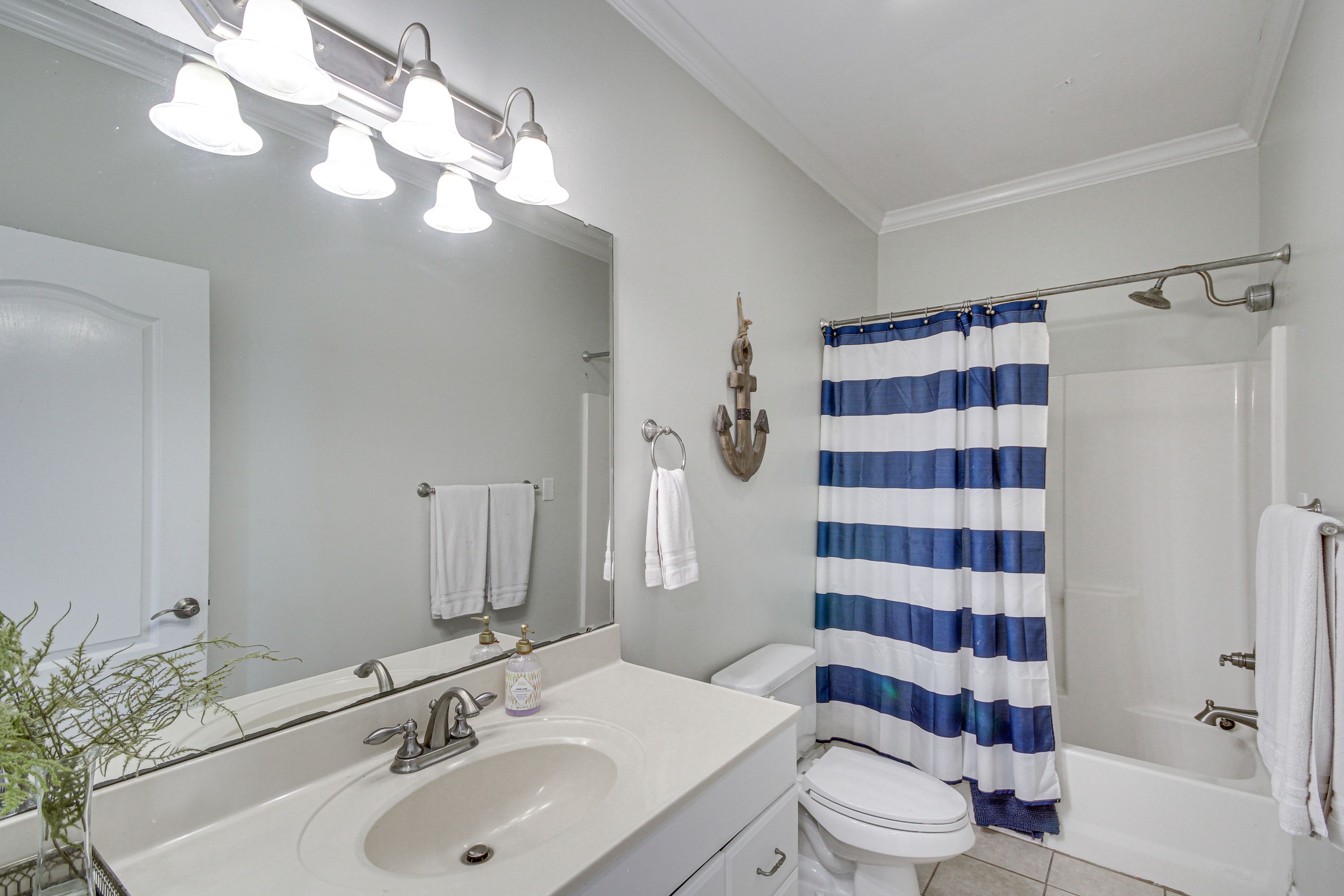 Bathroom | 1st Floor