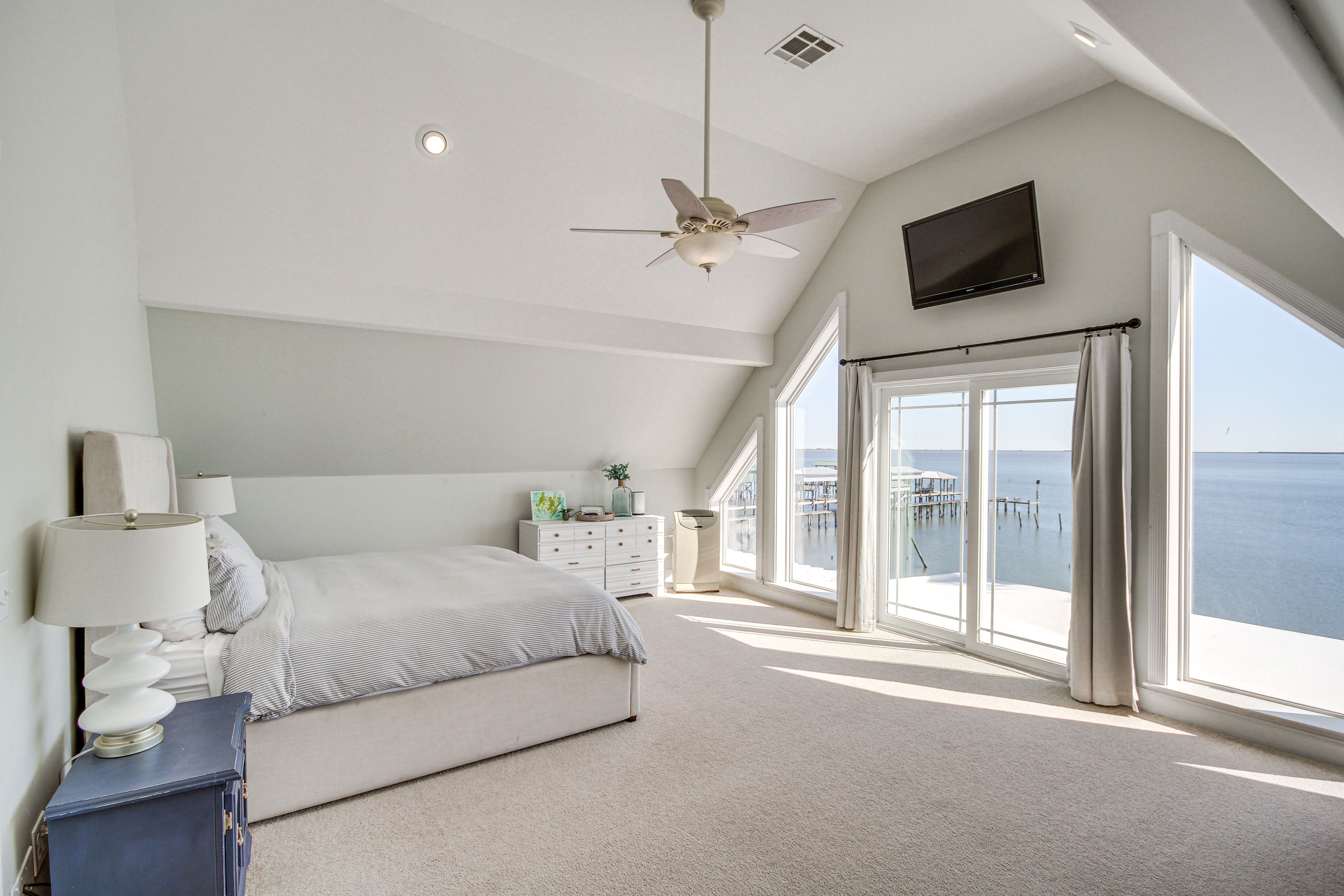 Bedroom 1 | 2nd Floor | King Bed