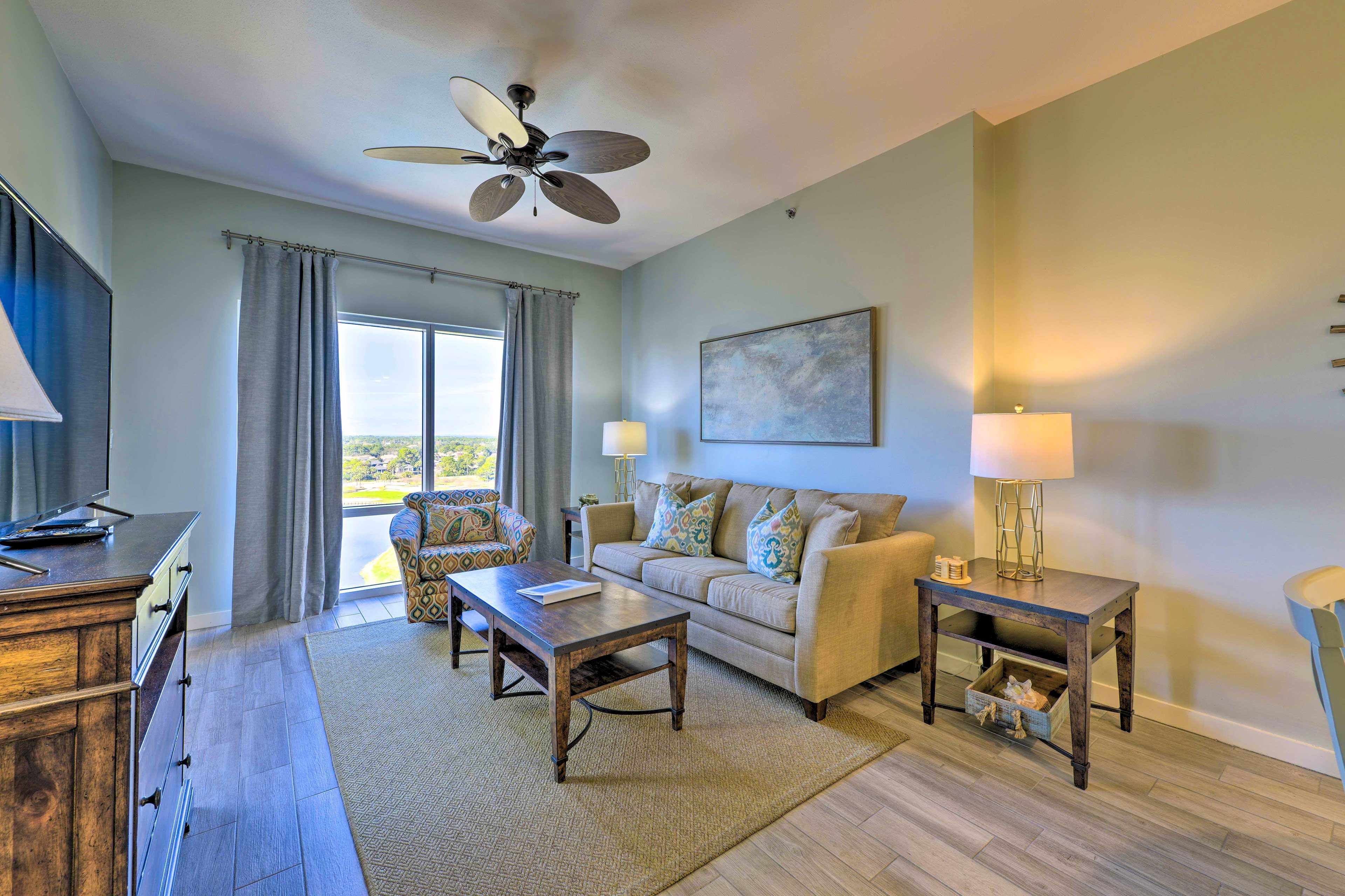 Living Room | Queen Sleeper Sofa | Linens Provided