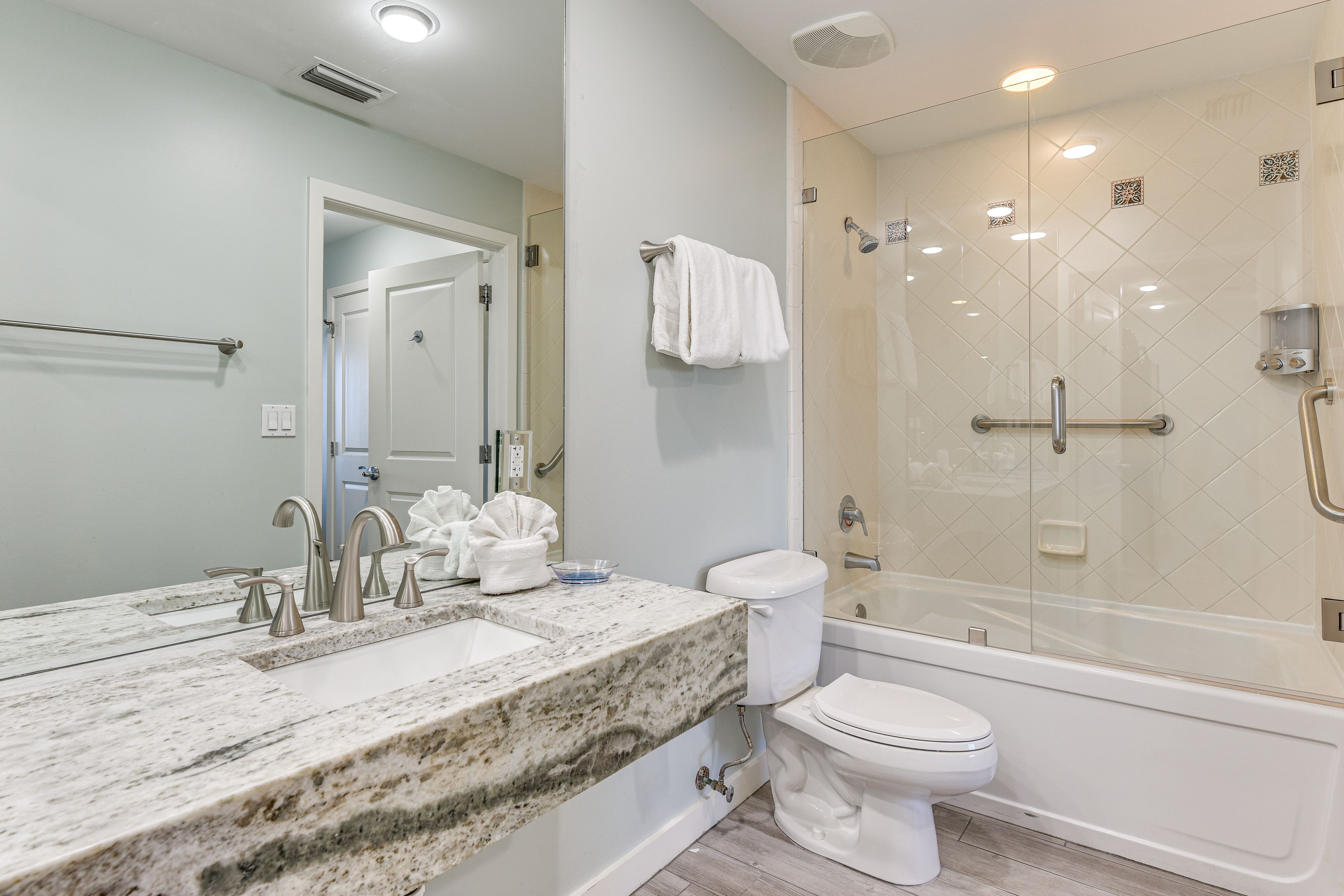 Bathroom | Towels Provided | Complimentary Toiletries | Hair Dryer