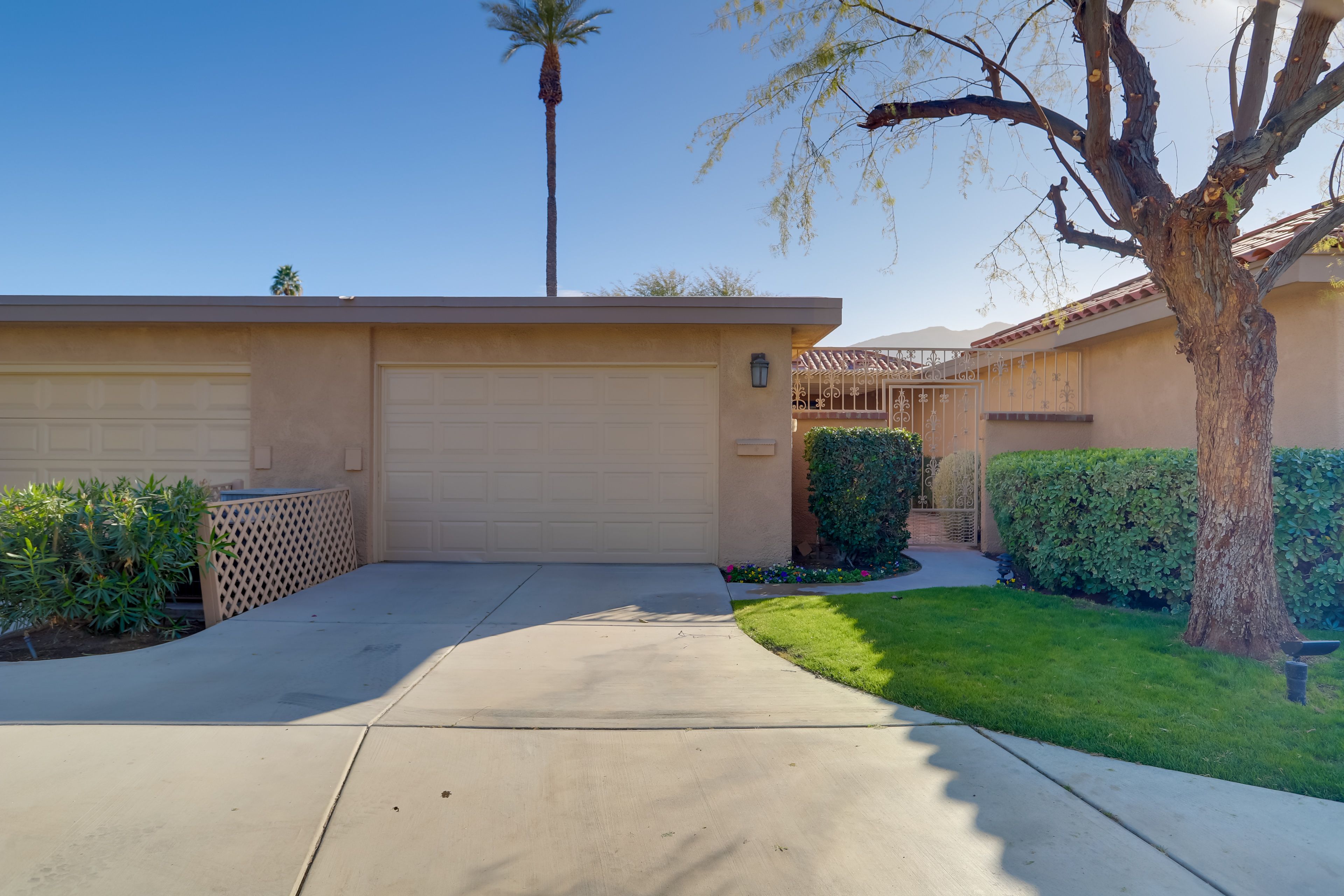 Parking | Garage (1 Vehicle) | Driveway (1 Vehicle)