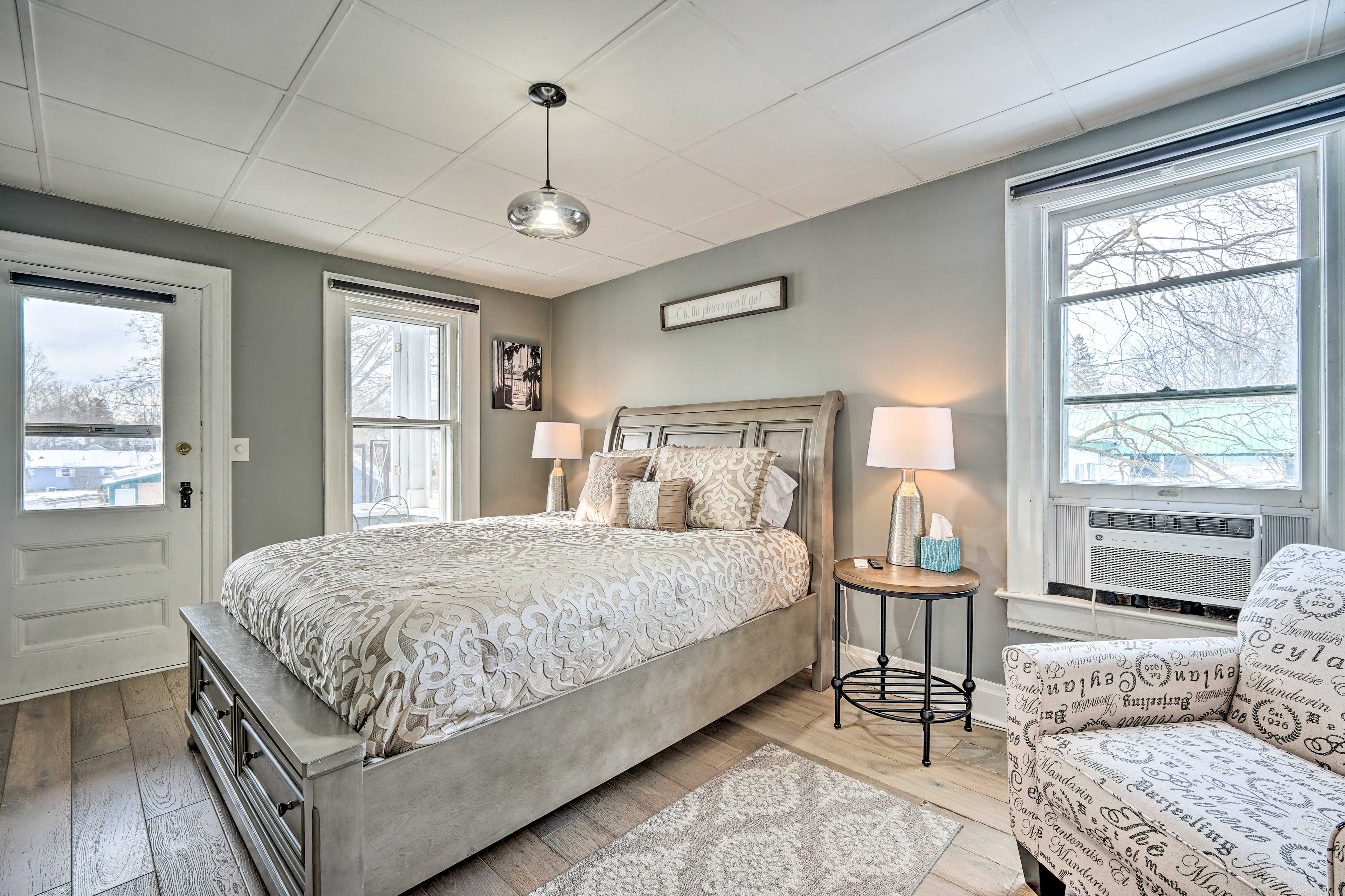 Bedroom | Queen Bed