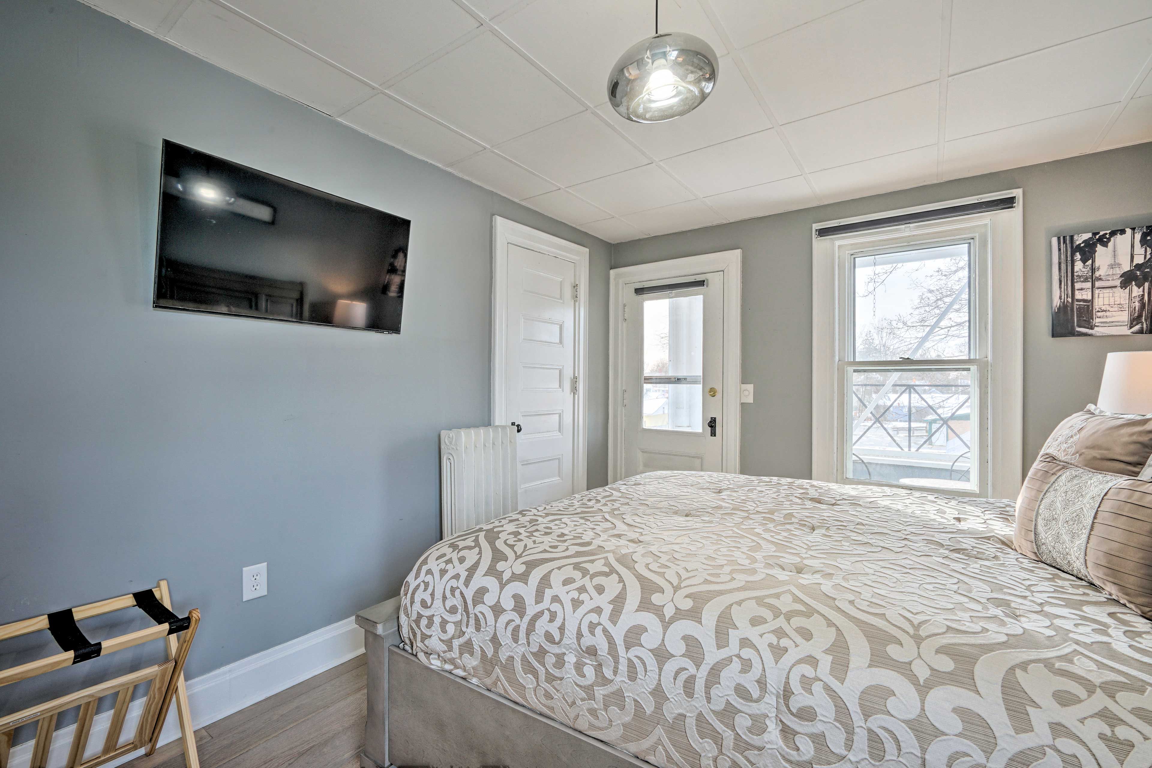 Bedroom | Iron/Board