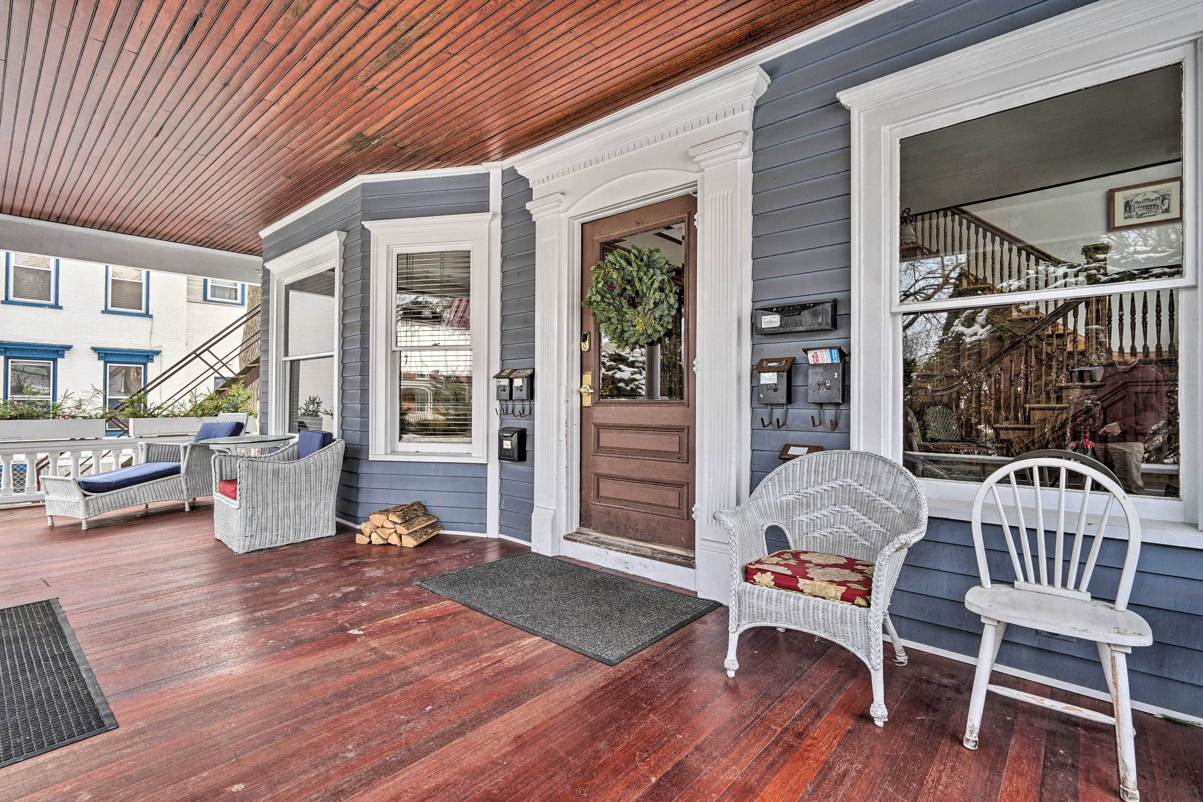 Shared Outdoor Area | Front Porch
