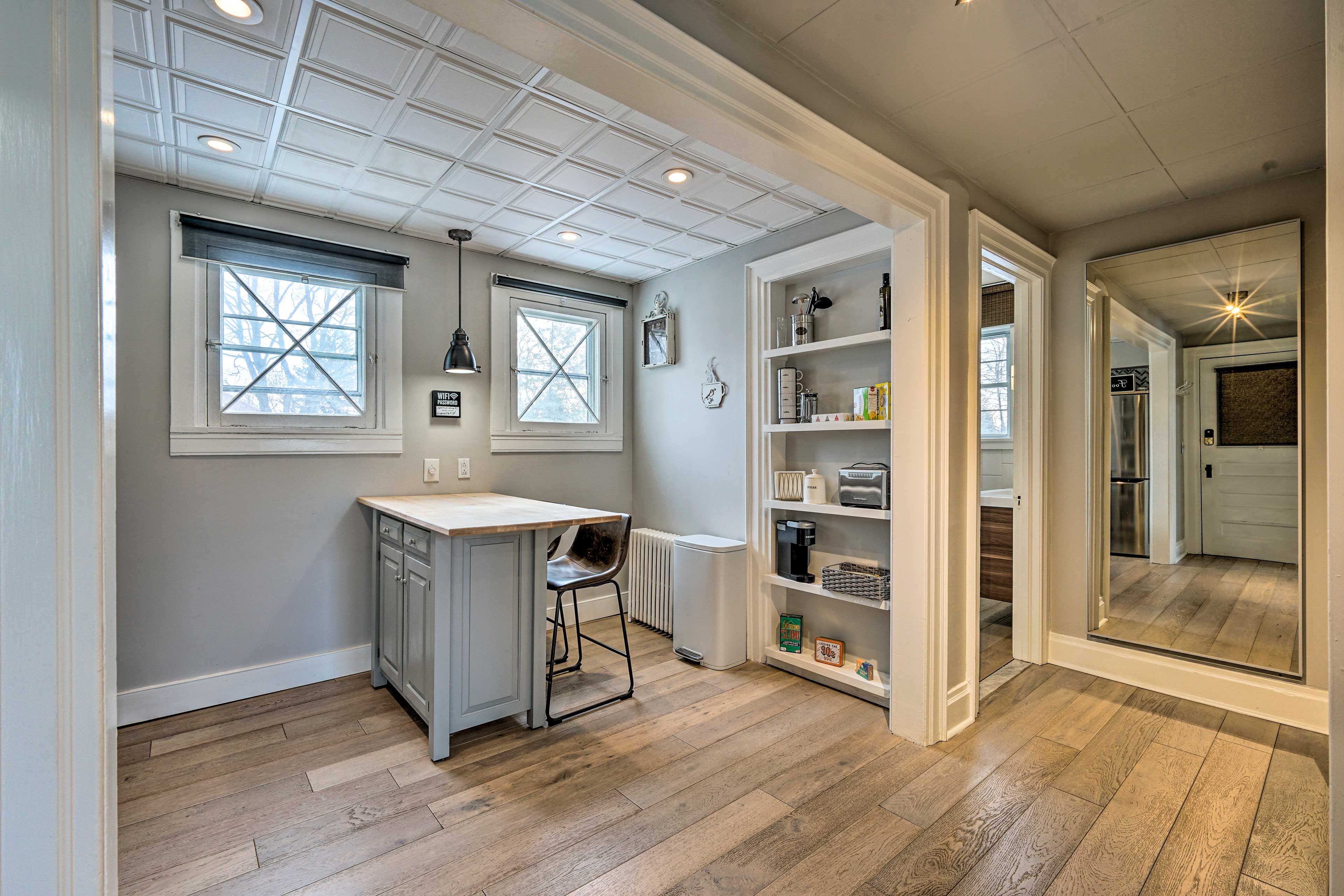 Dining Area | Breakfast Bar