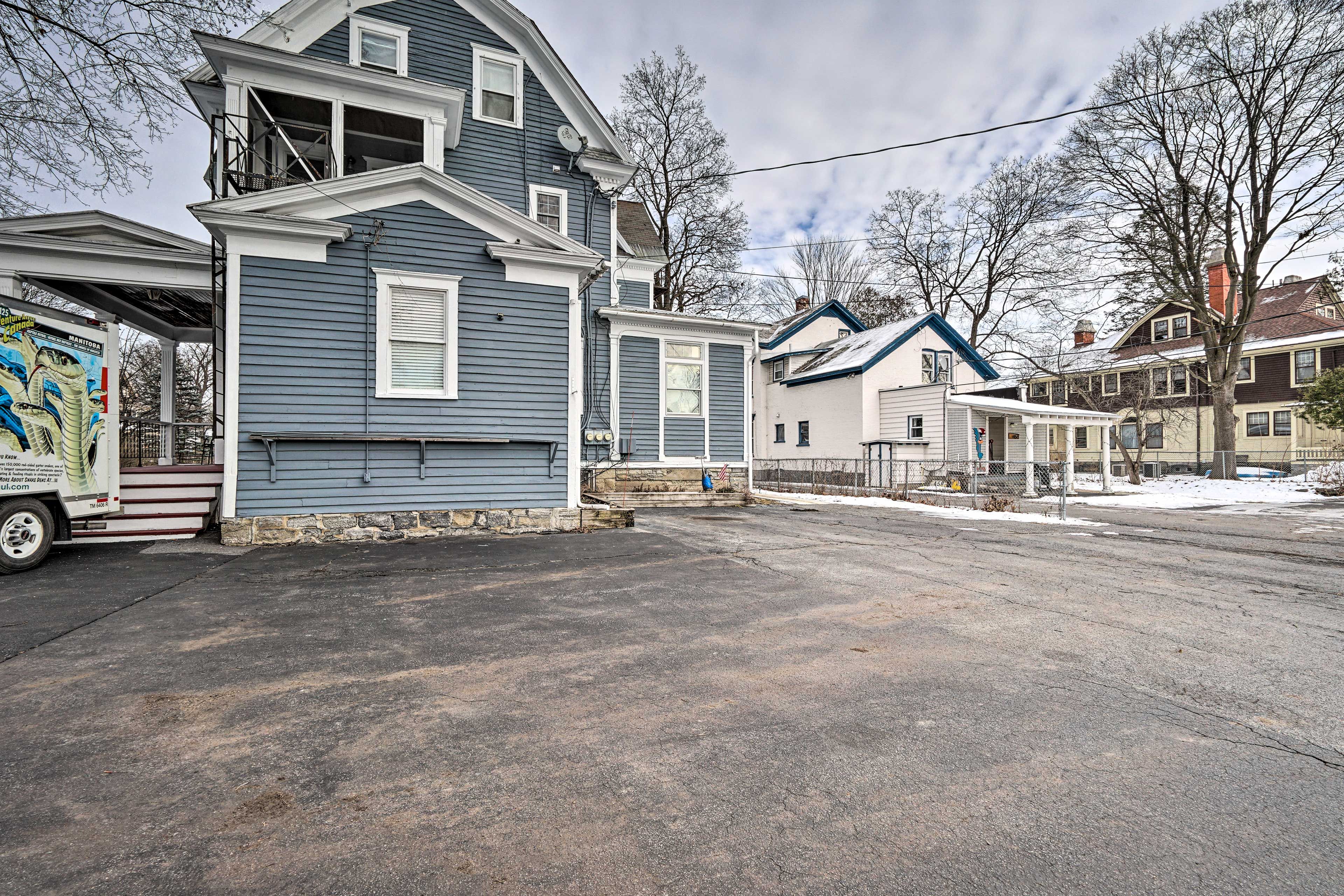 Parking | Driveway (1 Vehicle)