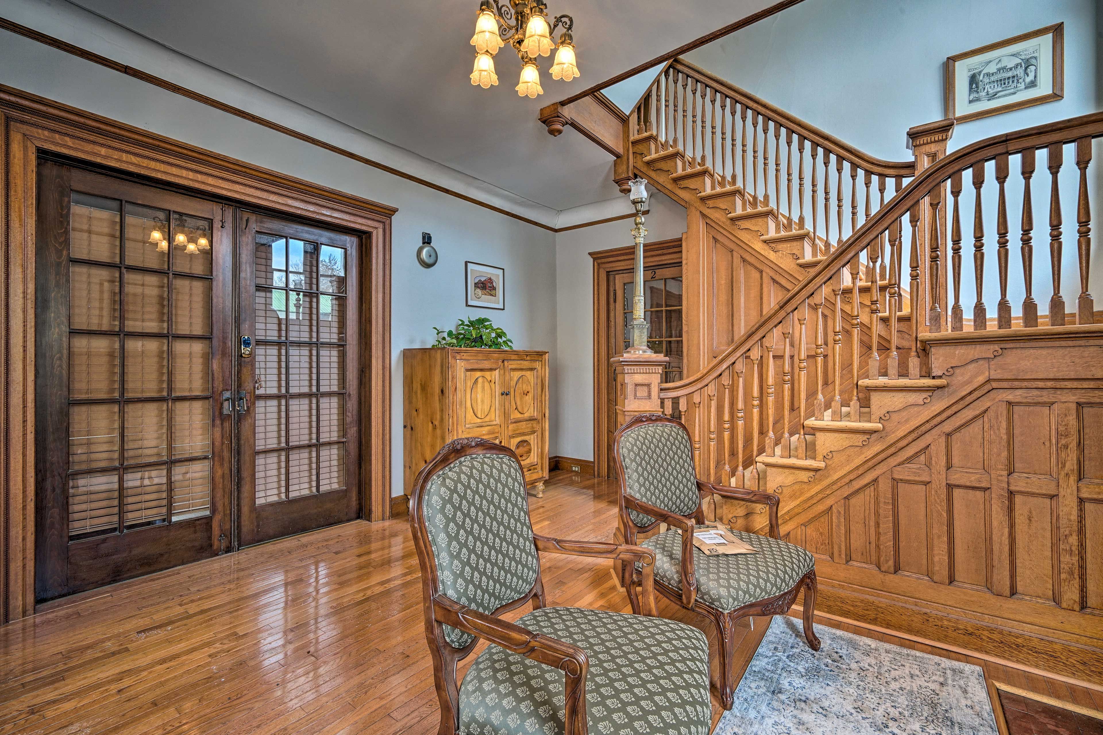 Apartment Entrance | Community Foyer
