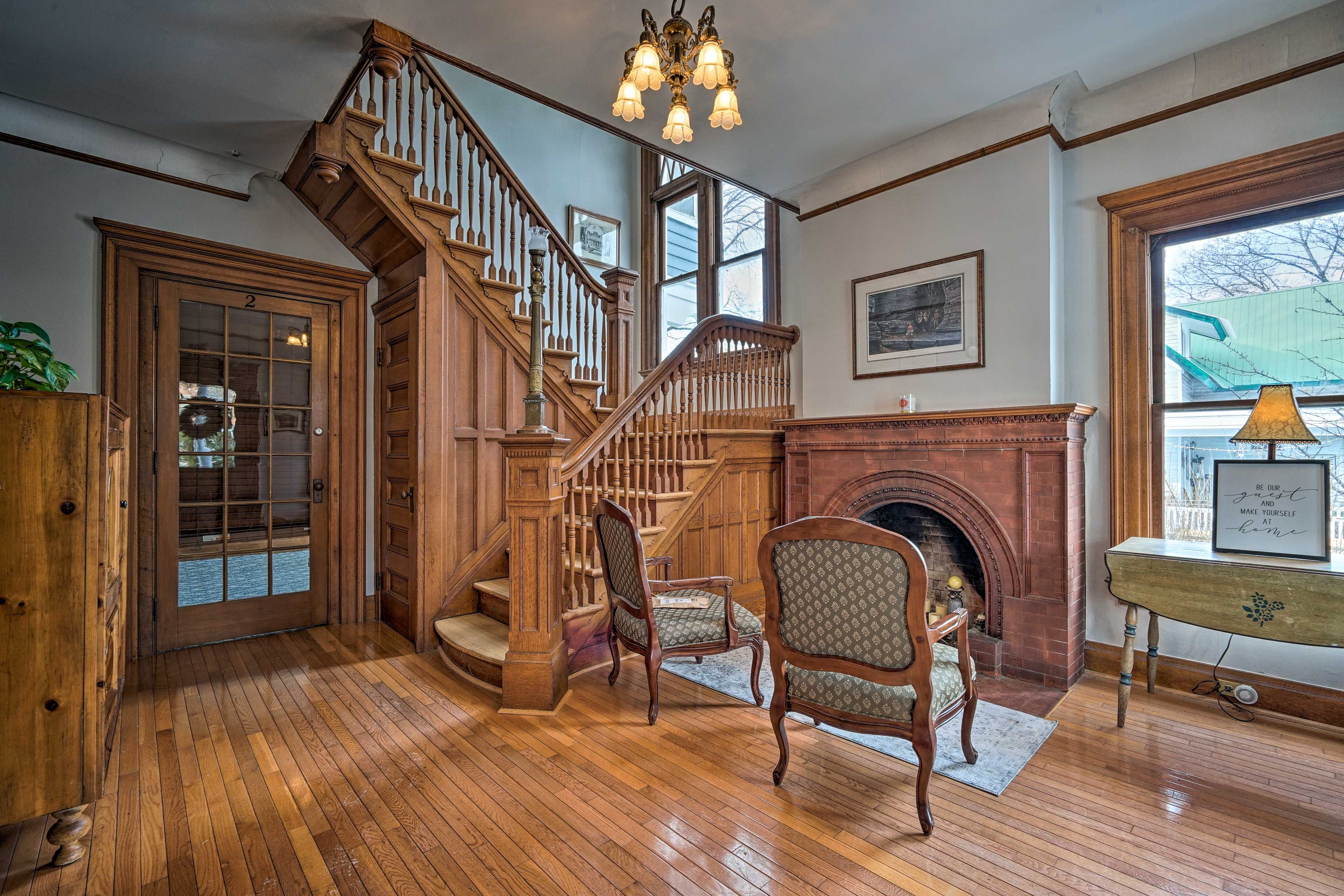 Apartment Entrance | Community Foyer