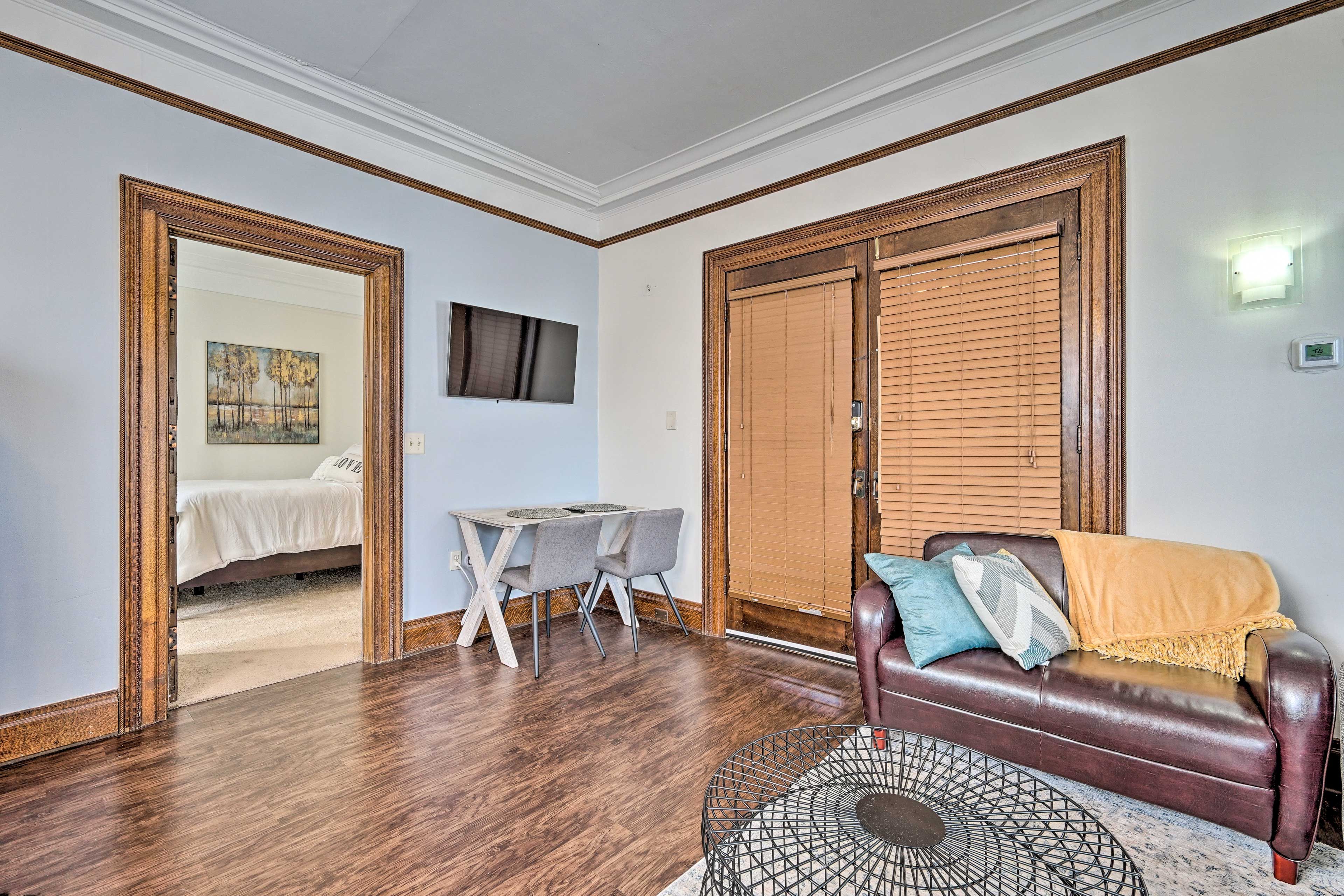Living Area | Smart TV w/ Cable | Dining Table