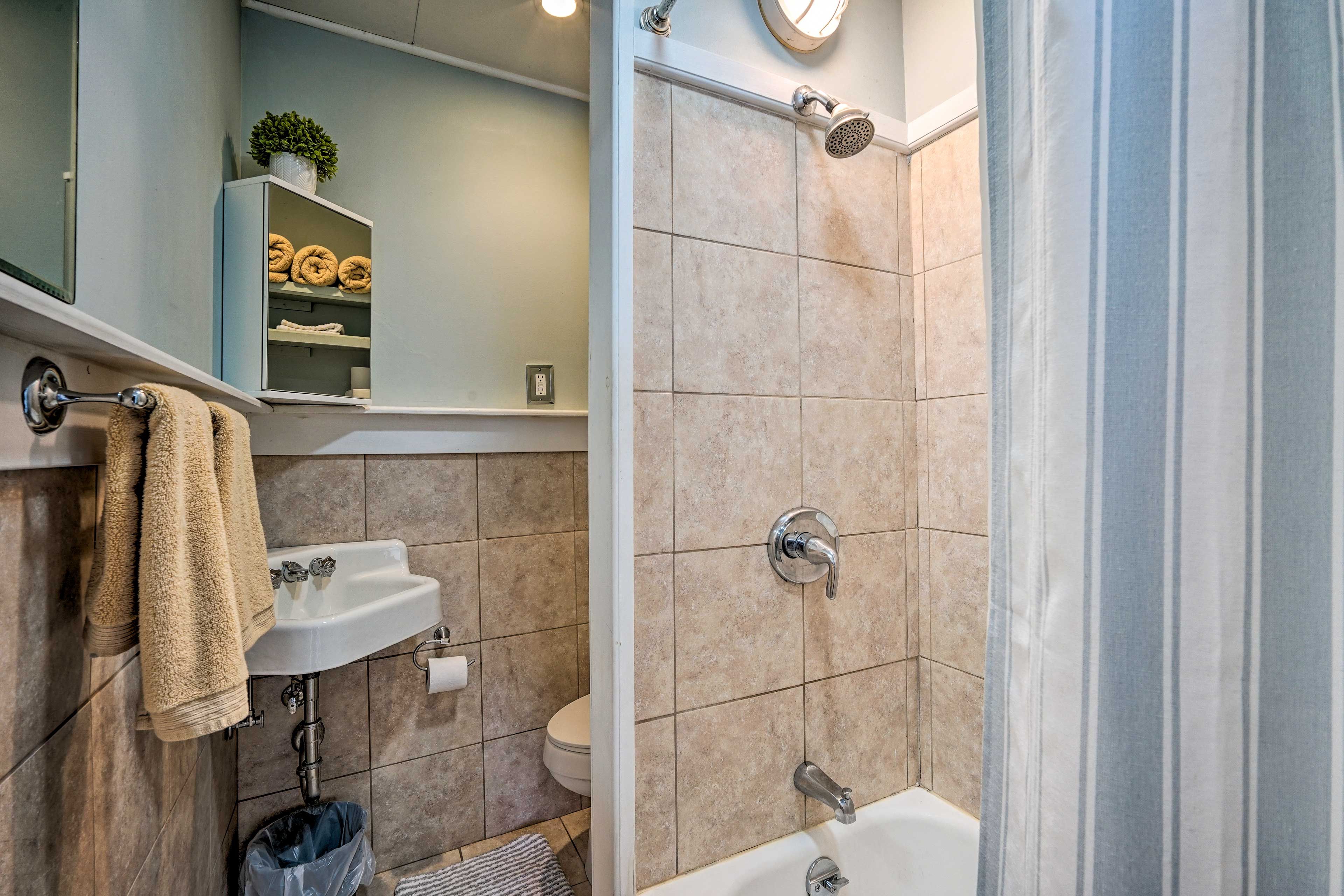 En-Suite Bathroom | Towels Provided