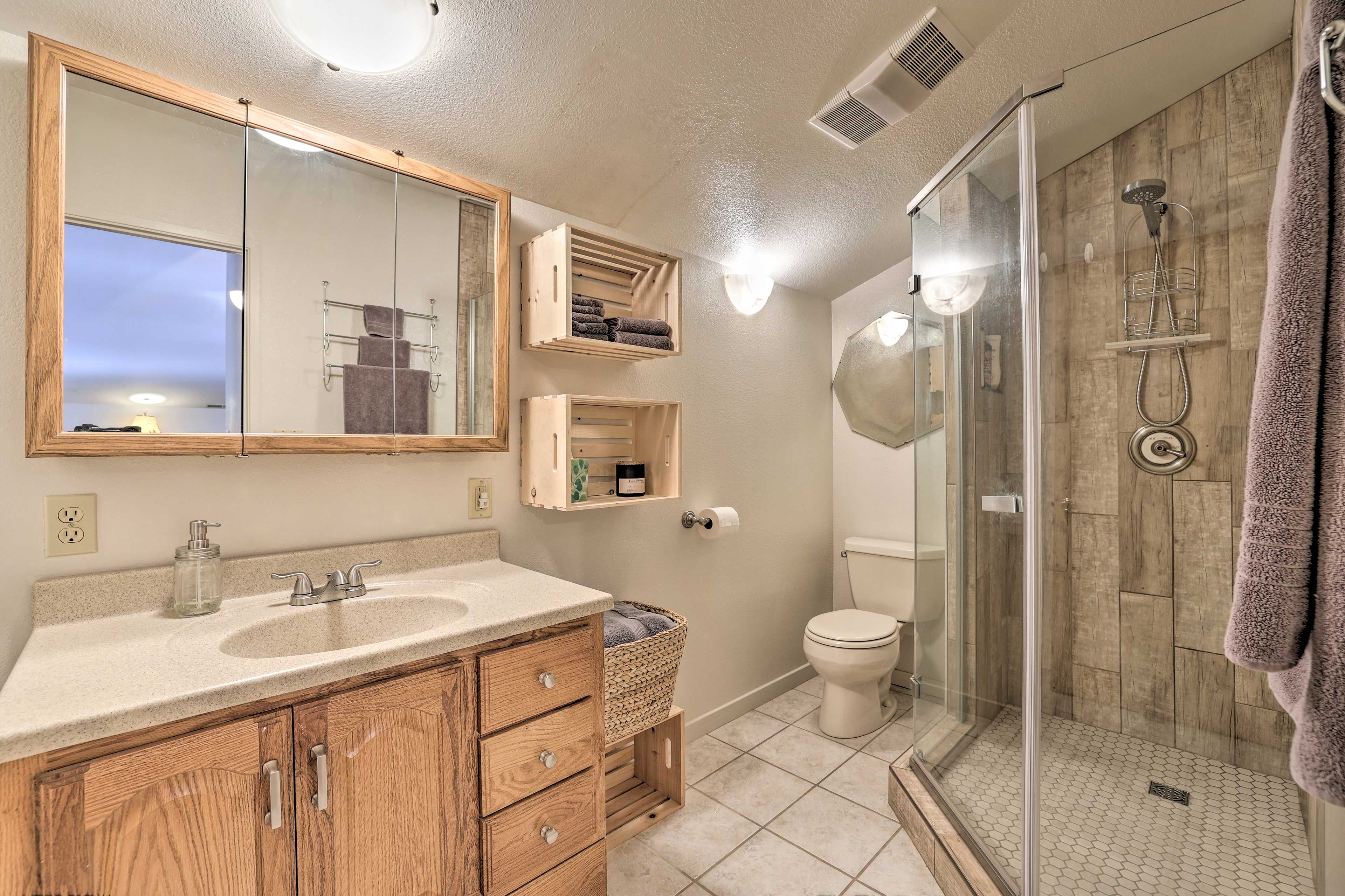 Full Bathroom | Linens & Towels | Complimentary Toiletries | Hair Dryer
