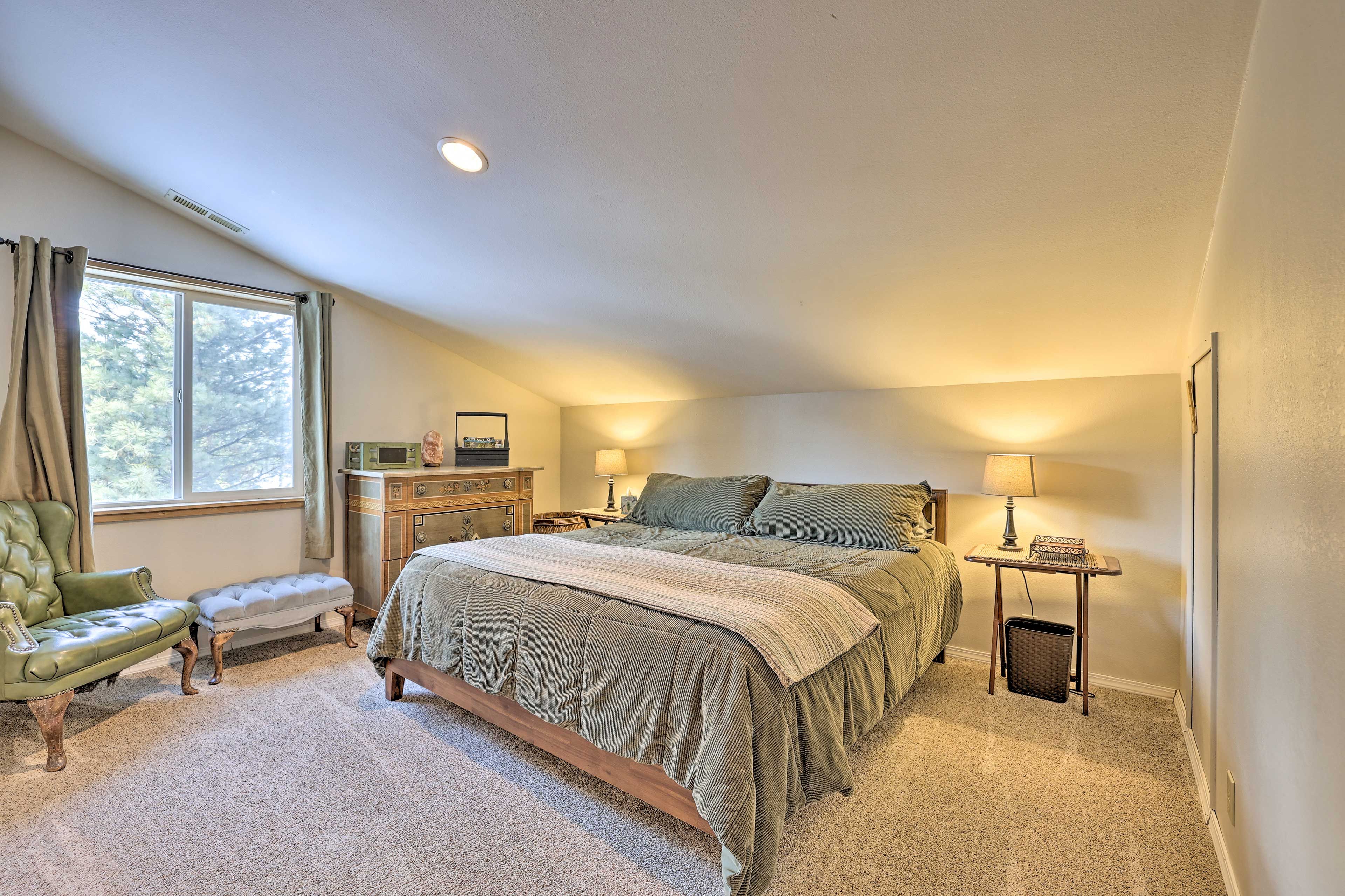Bedroom 1 | King Bed