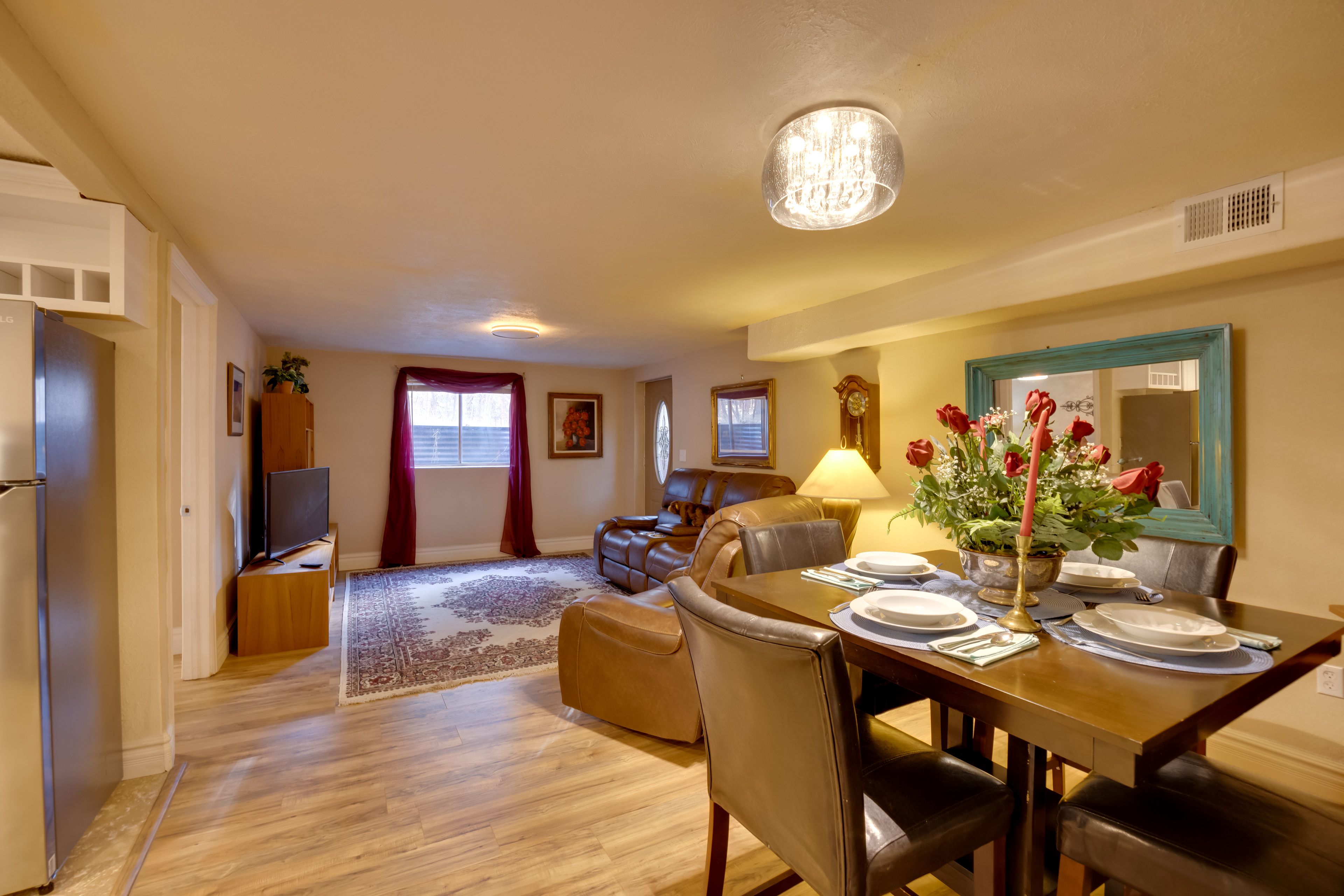 Dining Area | Dishes & Flatware Provided