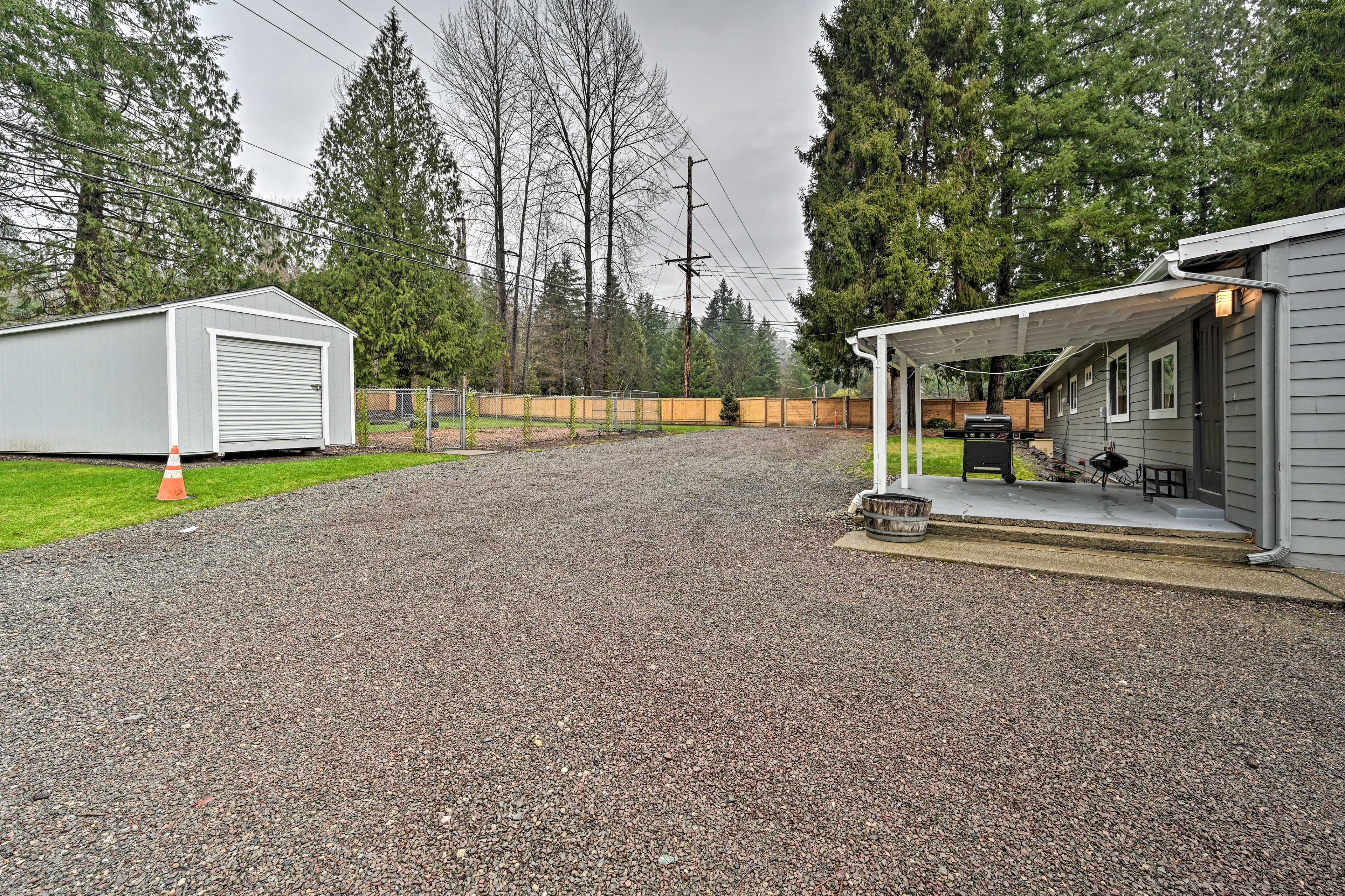 Parking | Driveway (6 Vehicles) | RV/Trailer Parking