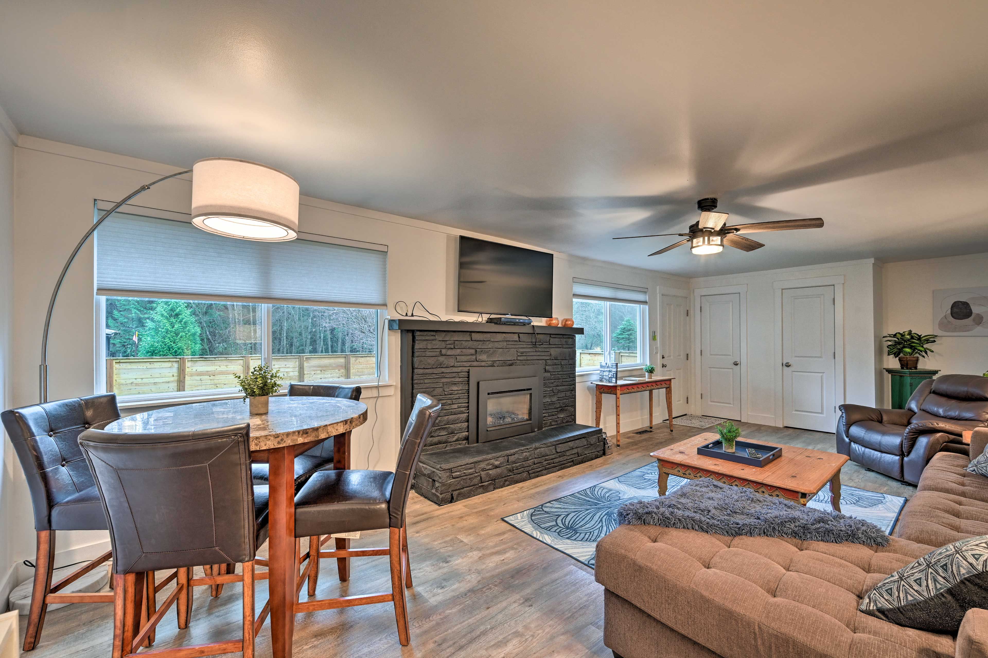 Living Room | Smart TV | Gas Fireplace
