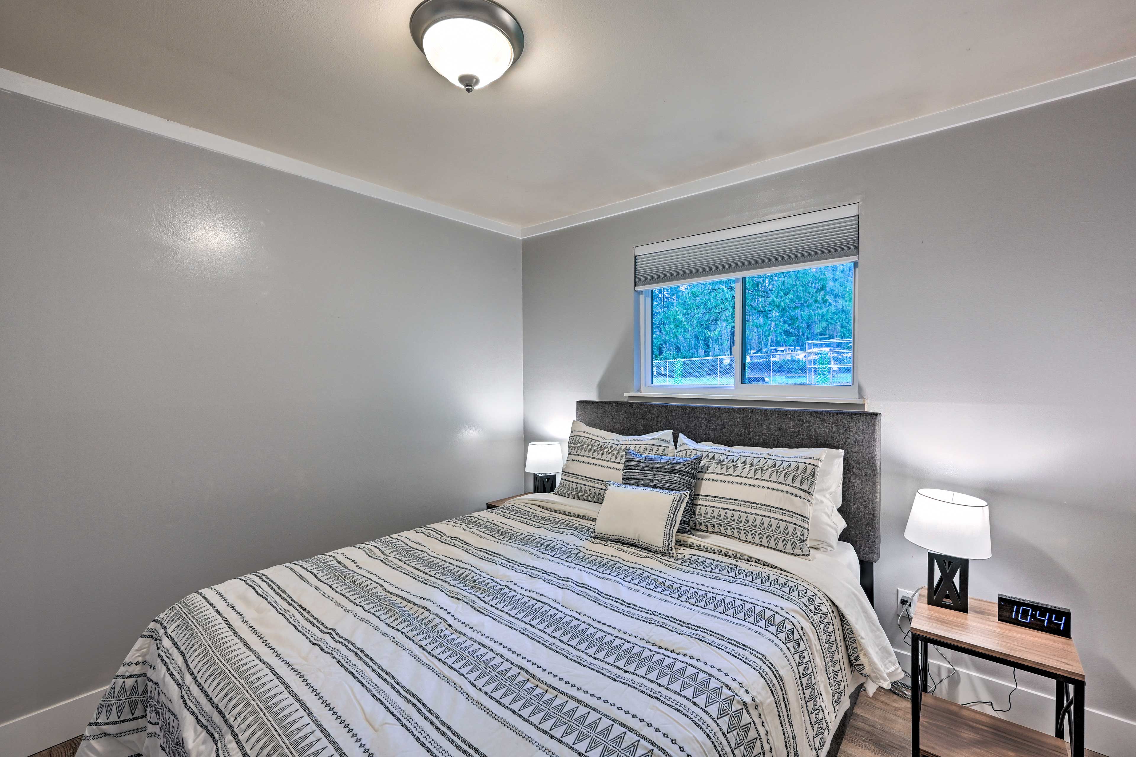 Bedroom 3 | Queen Bed