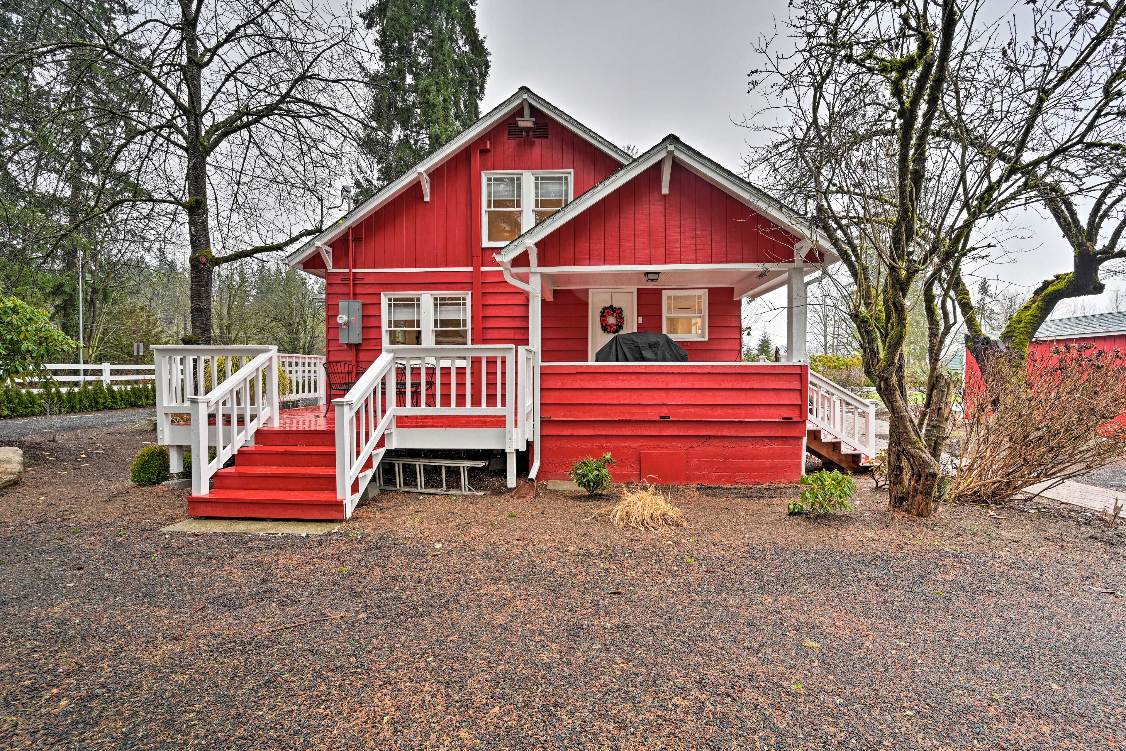 Property Exterior | Driveway (11 Vehicles) | RV & Trailer Parking