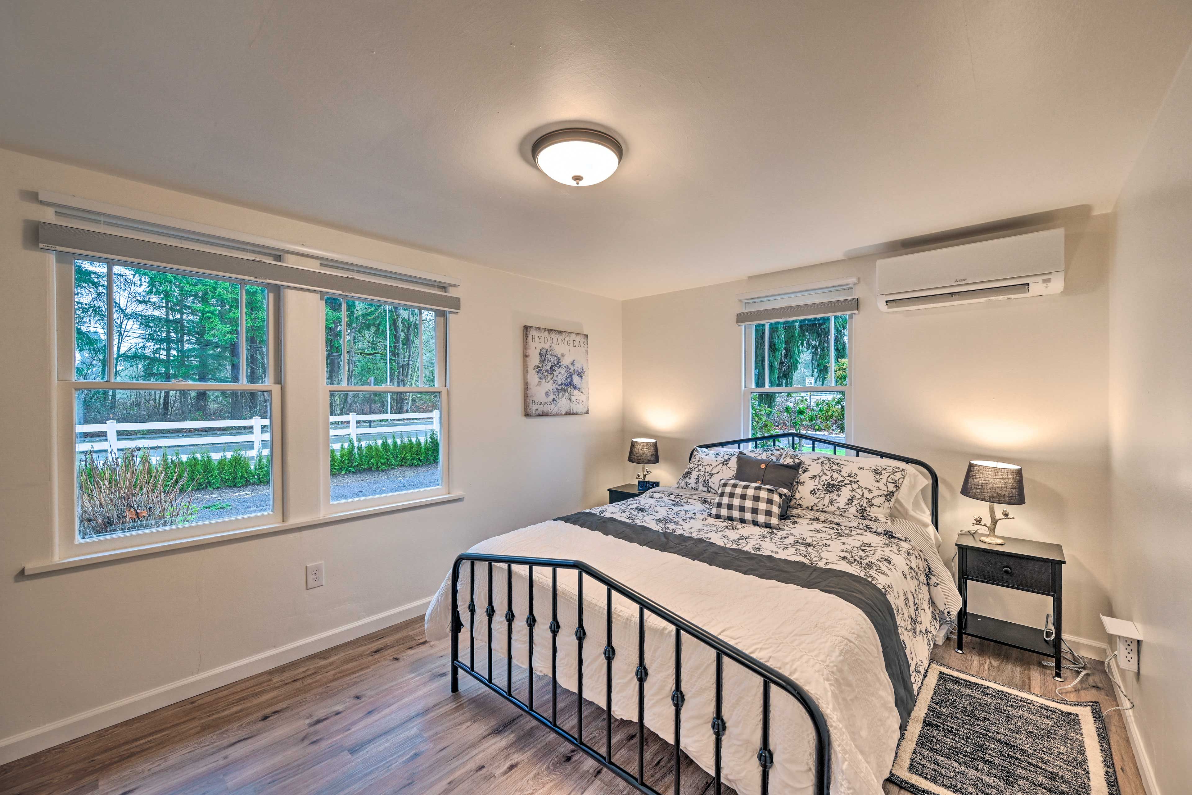 Bedroom 1 | Queen Bed | Main Floor