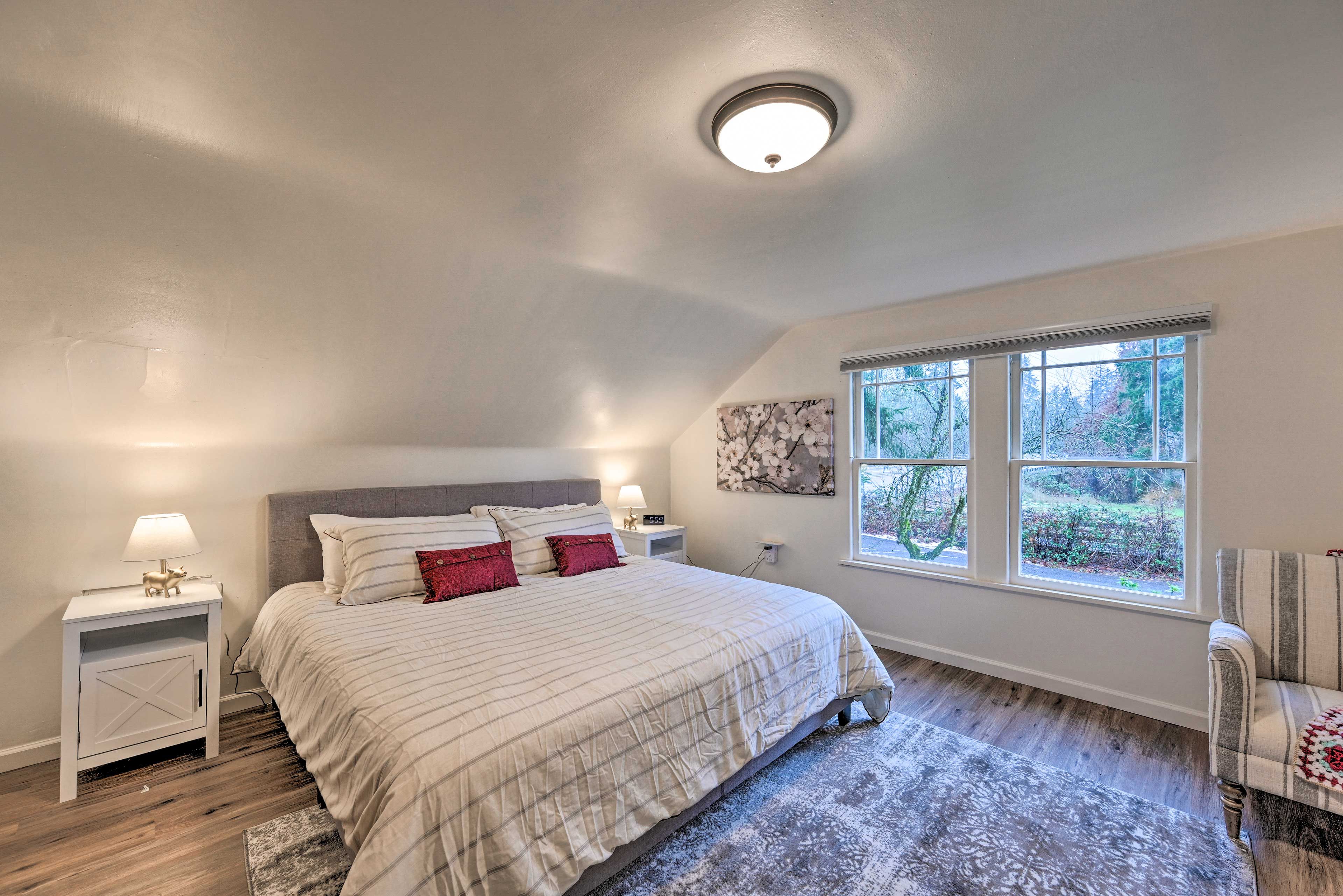 Bedroom 2 | King Bed | Twin Rollaway Bed | Upper Floor