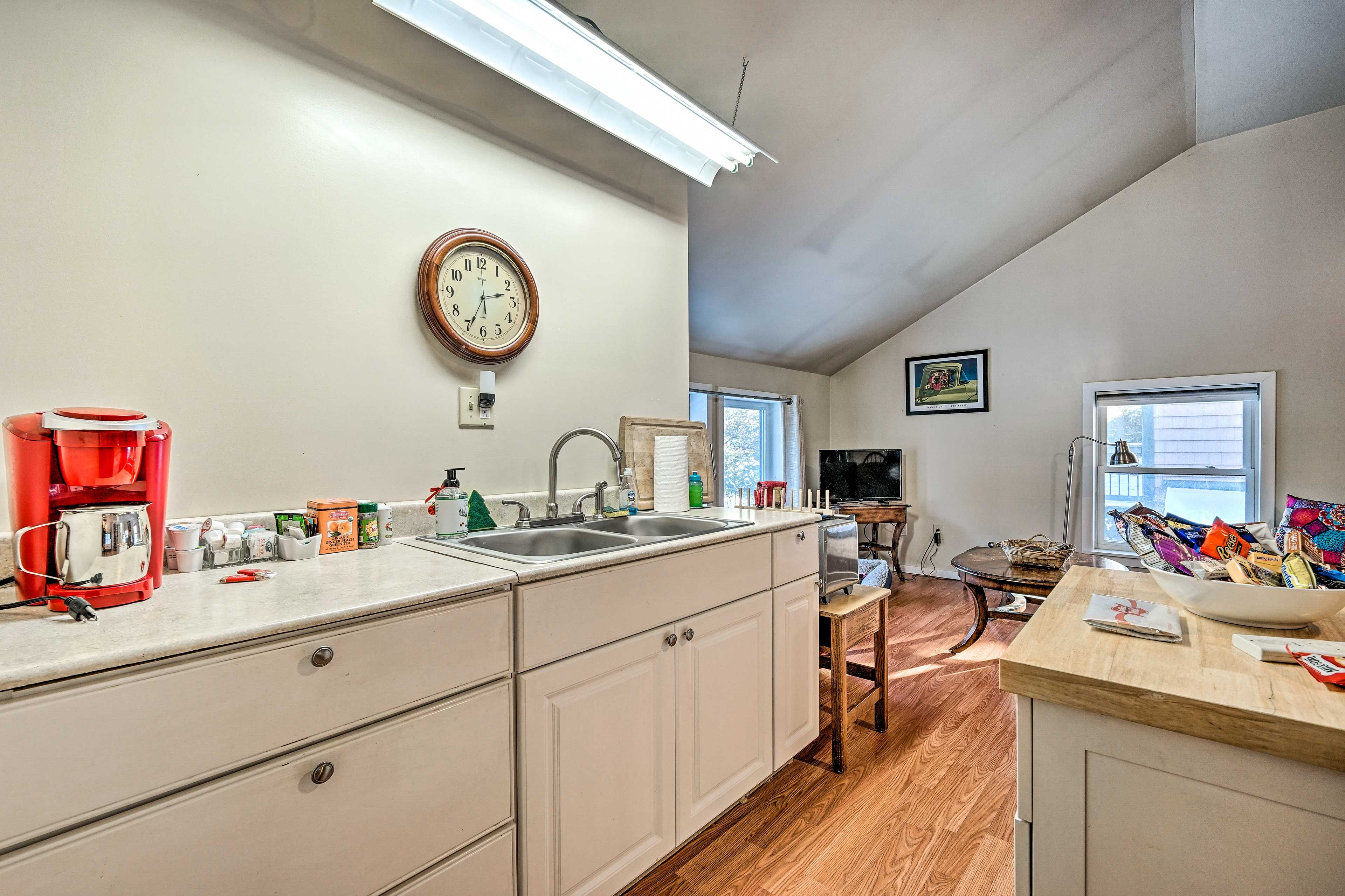 Well-Equipped Kitchenette