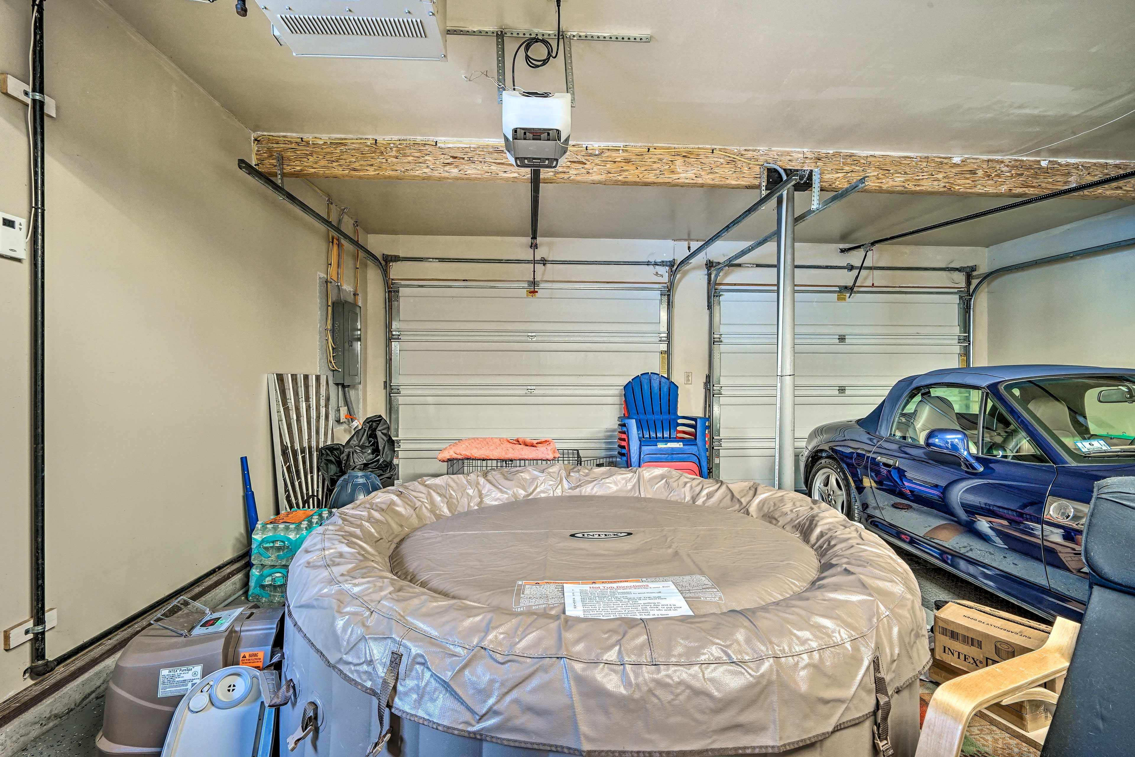 Garage Parking (1 Vehicle w/ Deposit)