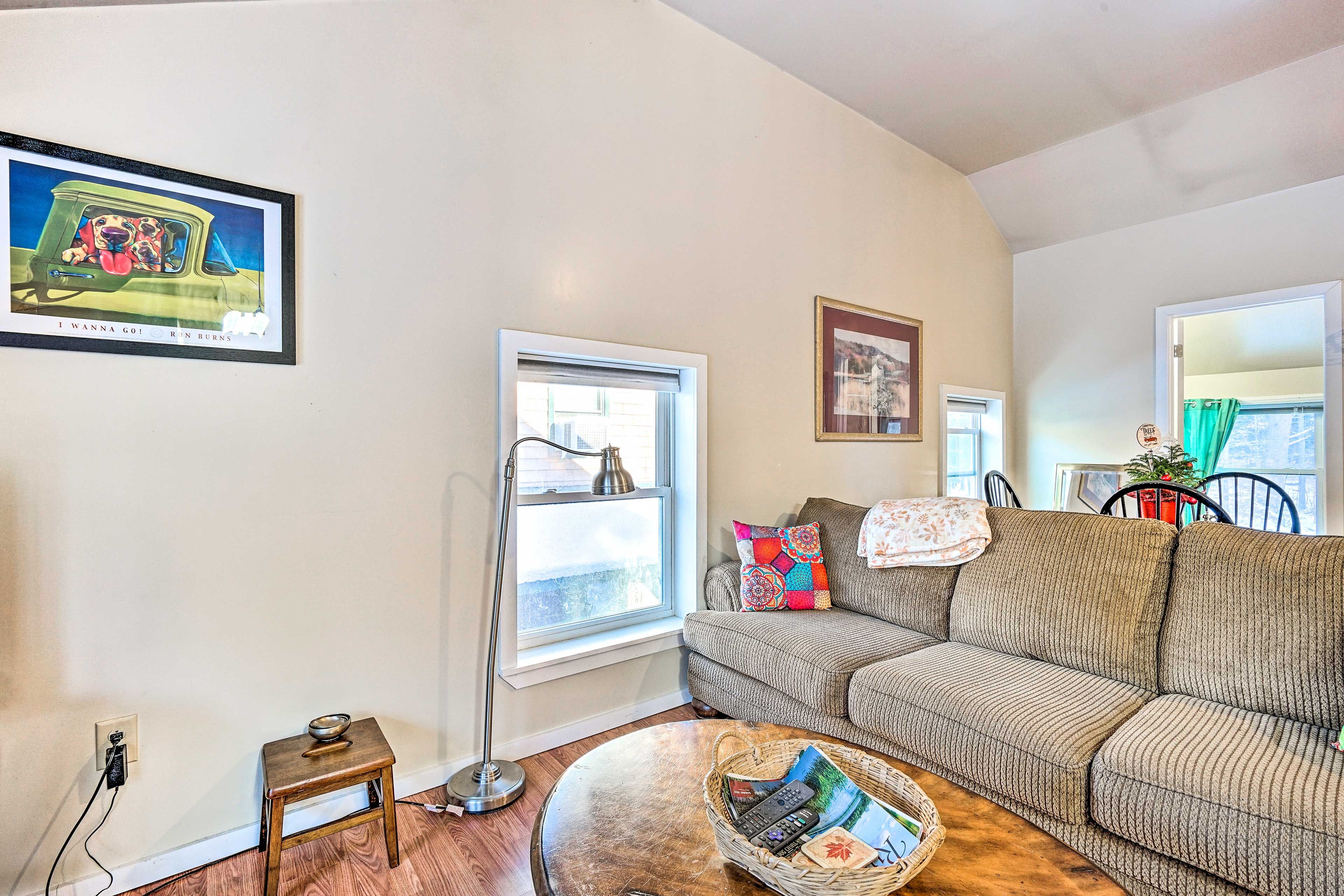 Studio Living Room | Free WiFi