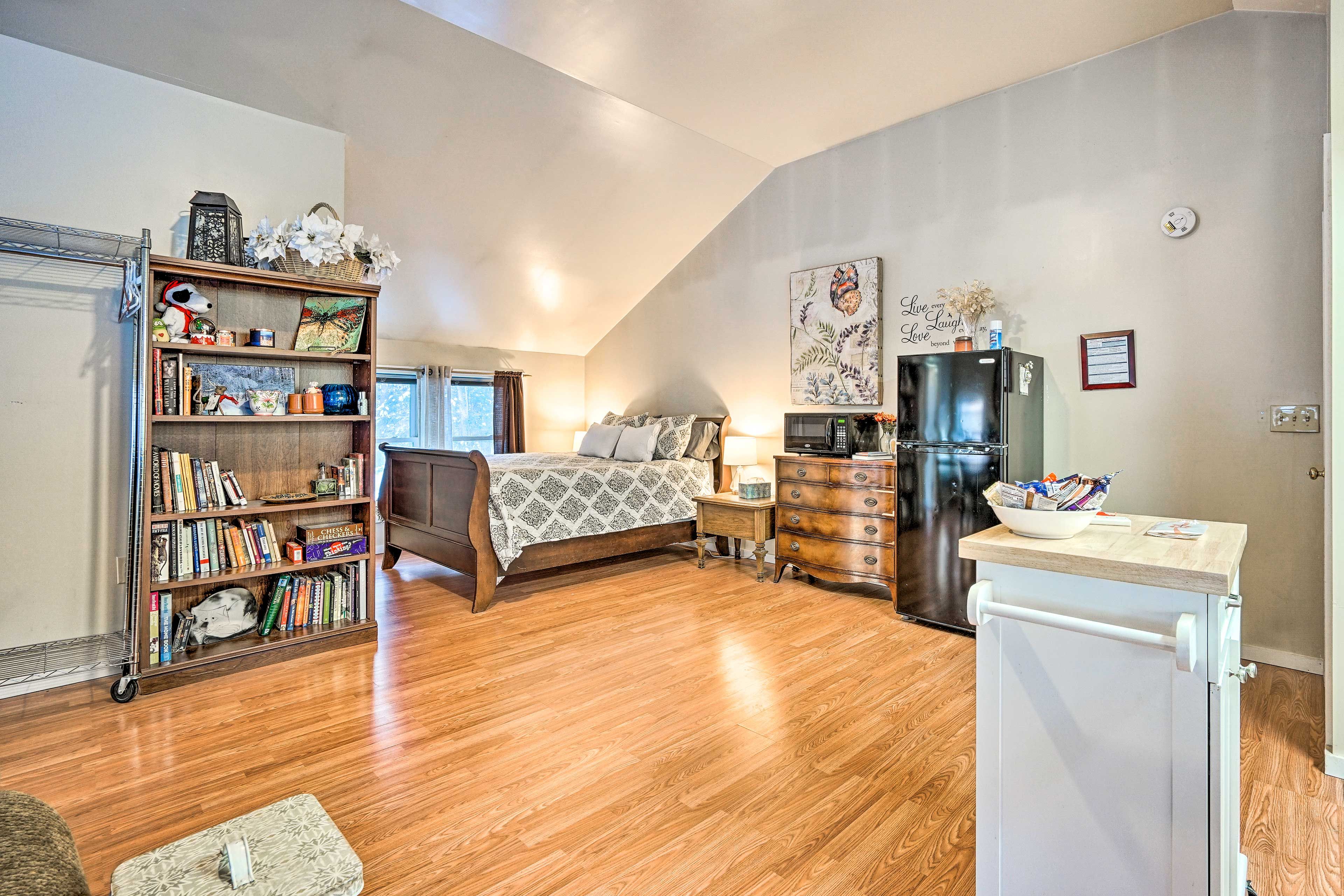 Well-Equipped Kitchenette