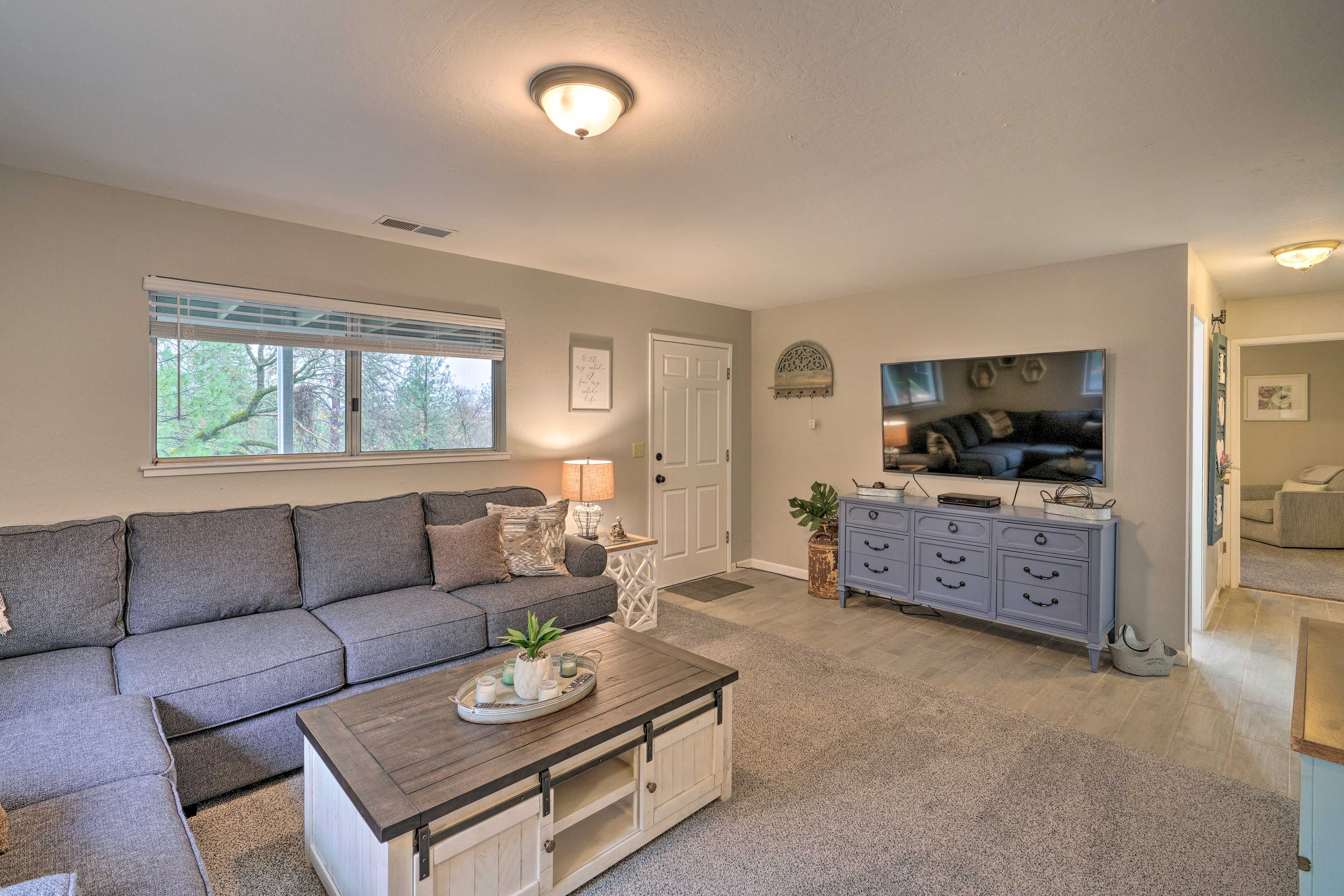Lower Living Room | Smart TV