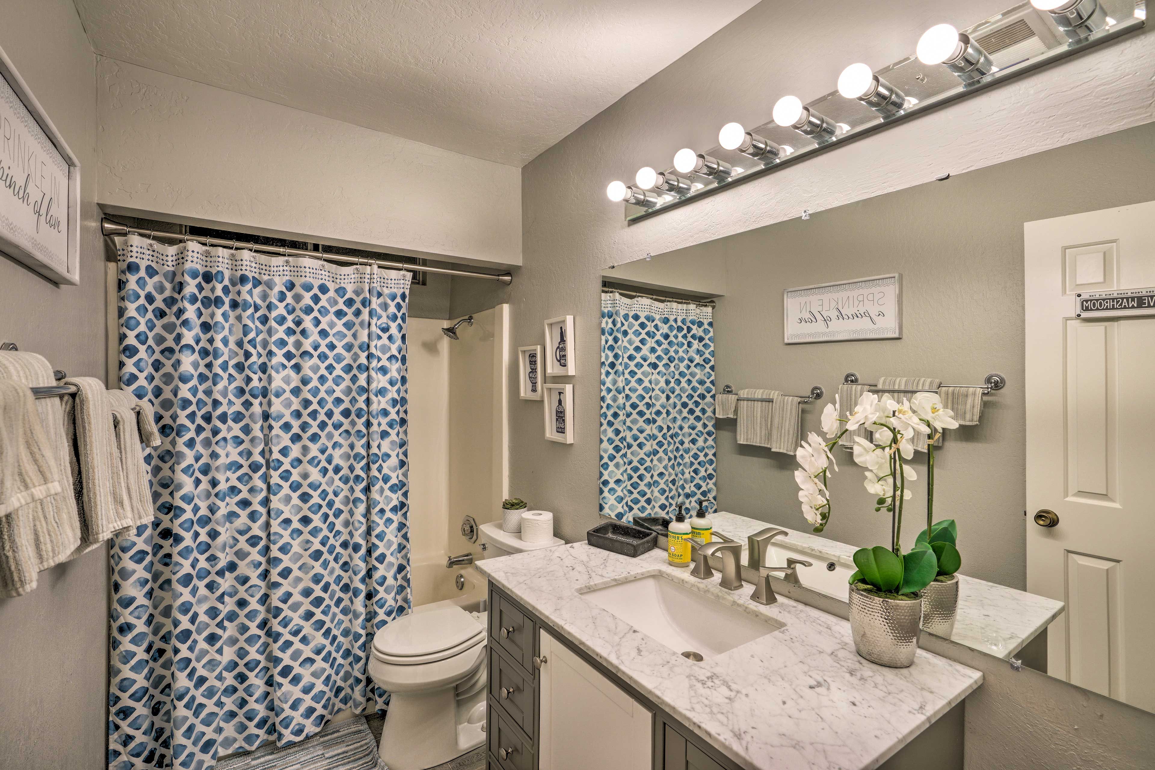 Full Bathroom | Shower/Tub Combo