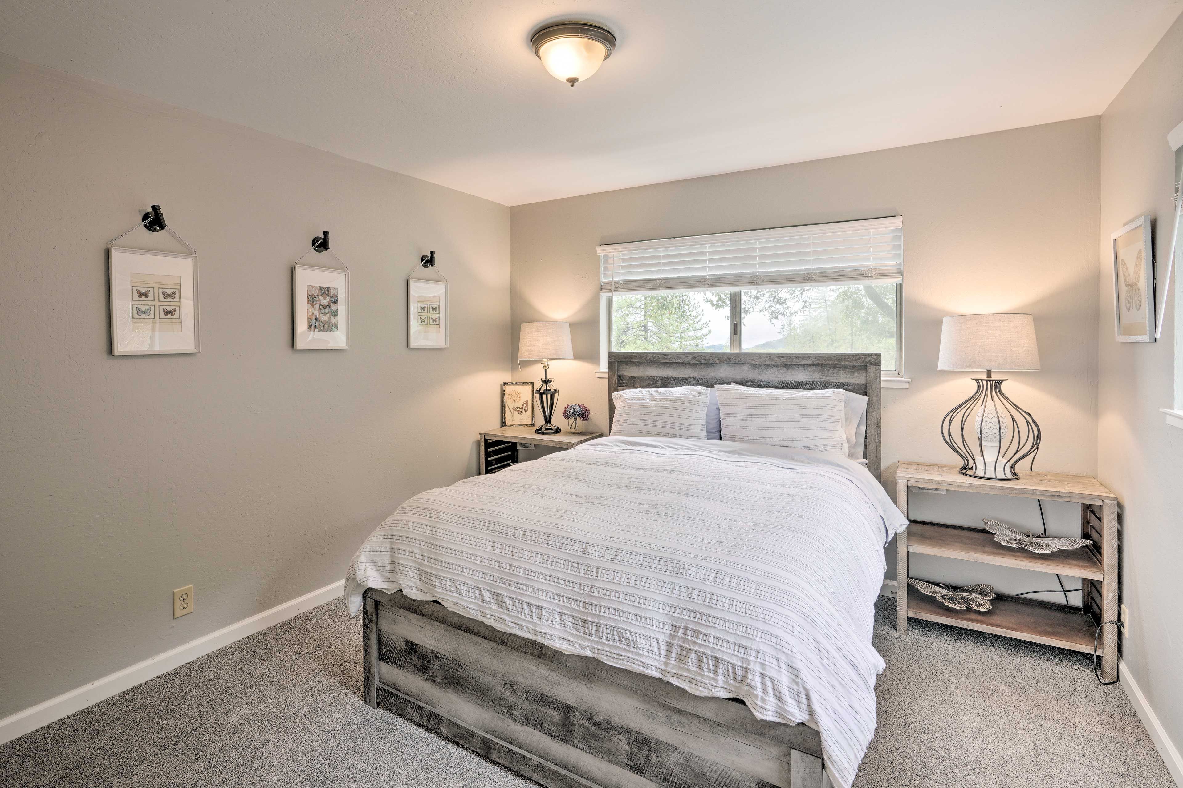 Bedroom 1 | Linens Provided