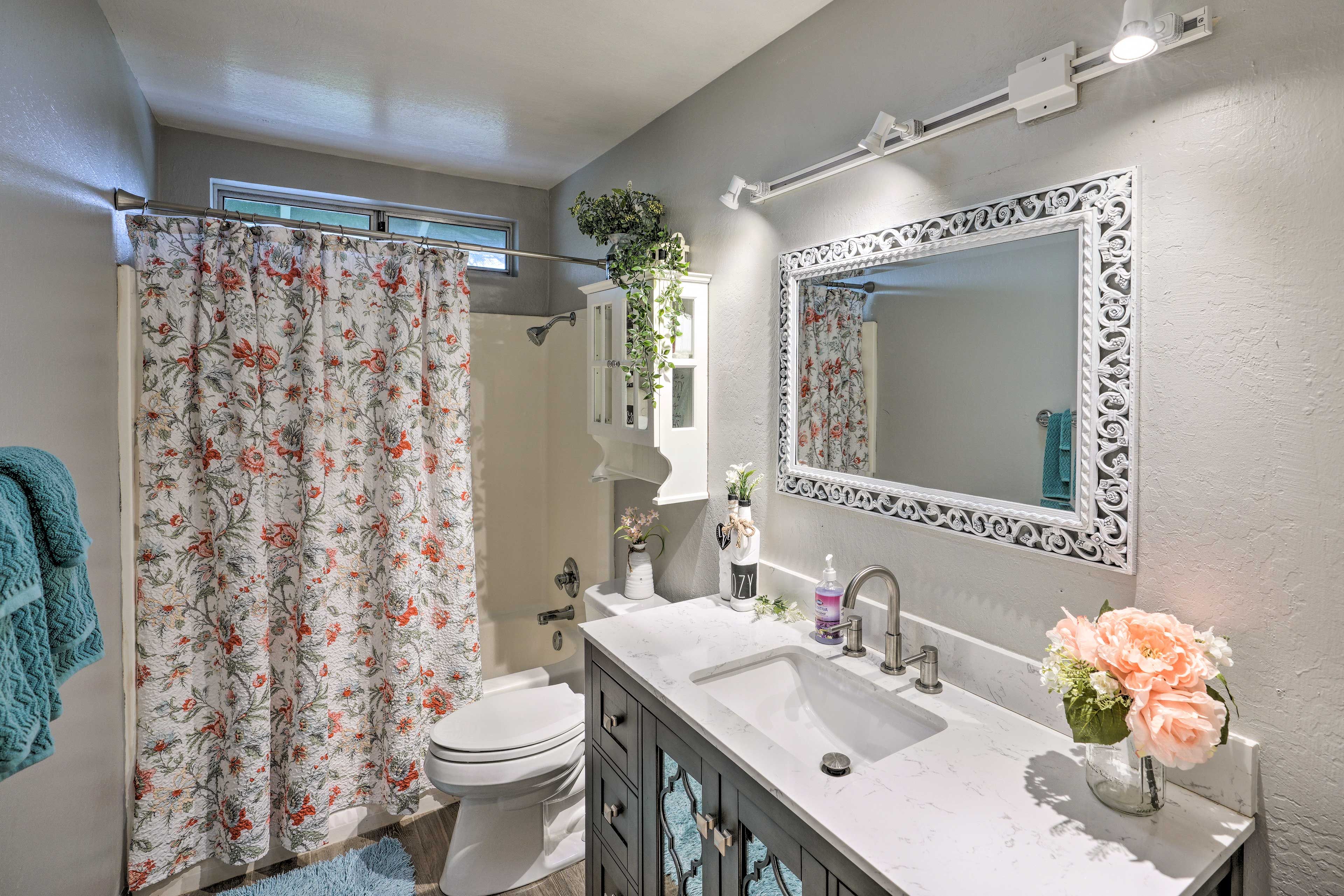 Full Bathroom | Towels Provided